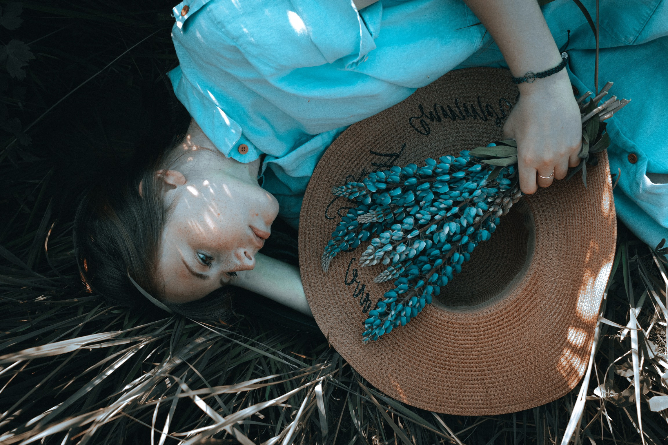 Саша и люпины. Портретный фотограф Москва