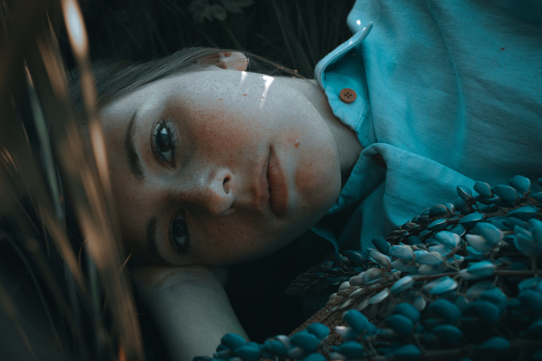 Саша и люпины. Портретный фотограф Москва