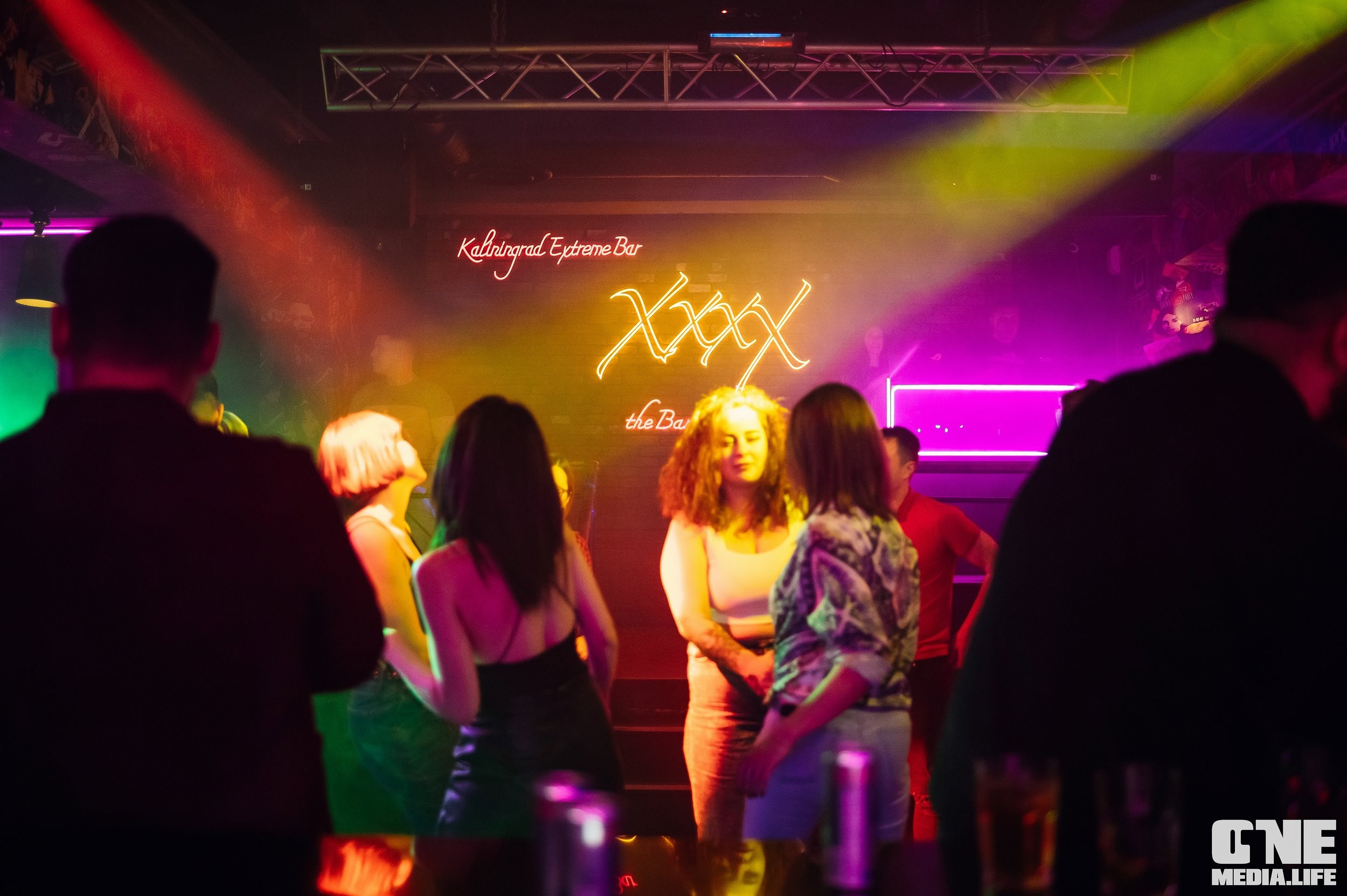 Фоторепортаж из бара XxxX. One Media Life: фоторепортажи, фотоотчеты с мероприятий и заведений