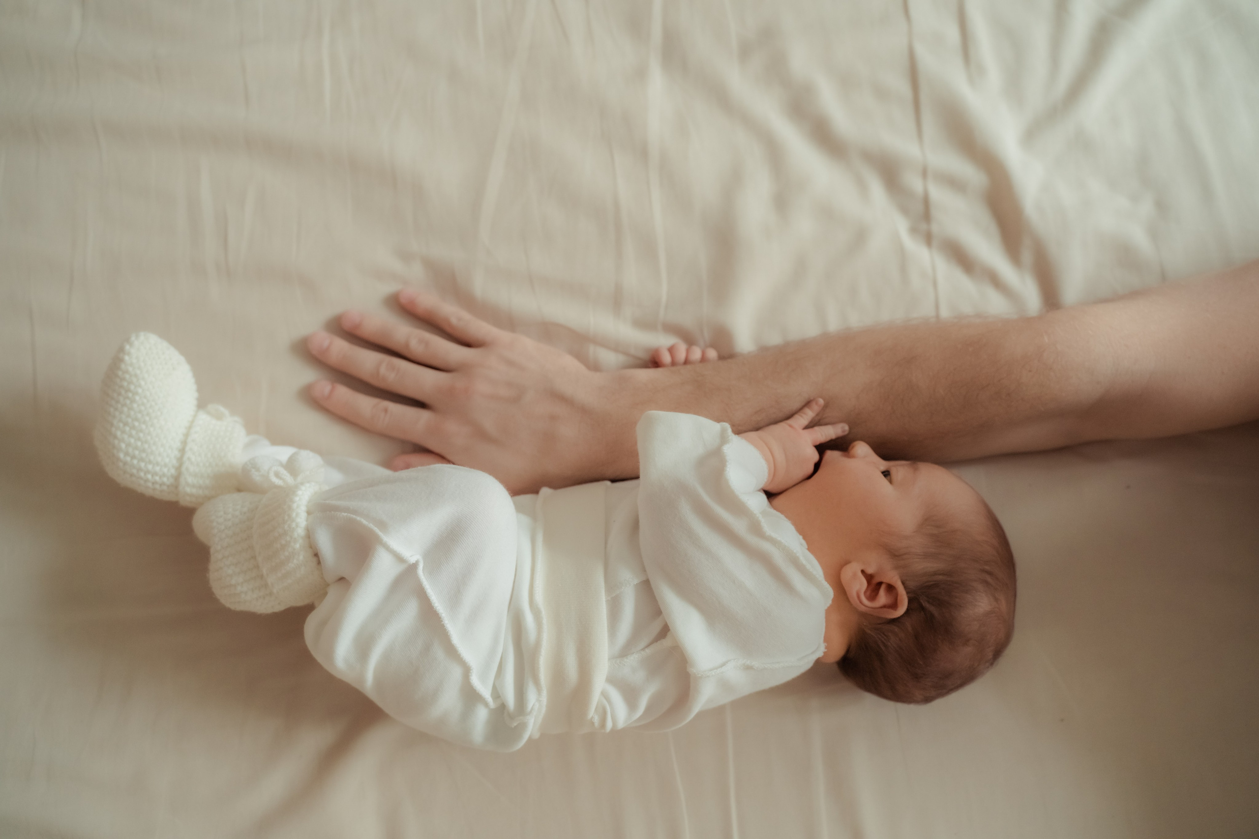 Фотосъемка новорожденного в минималистичном стиле