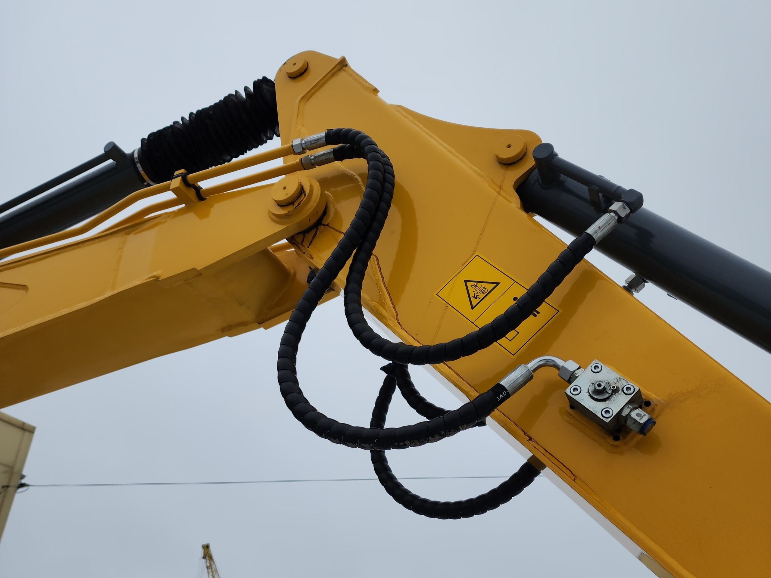 Фото кол. экс. Beezone BX80W. Продажа и обслуживание грузовой техники и спецтехники в г. Новосибирск компания СТИ