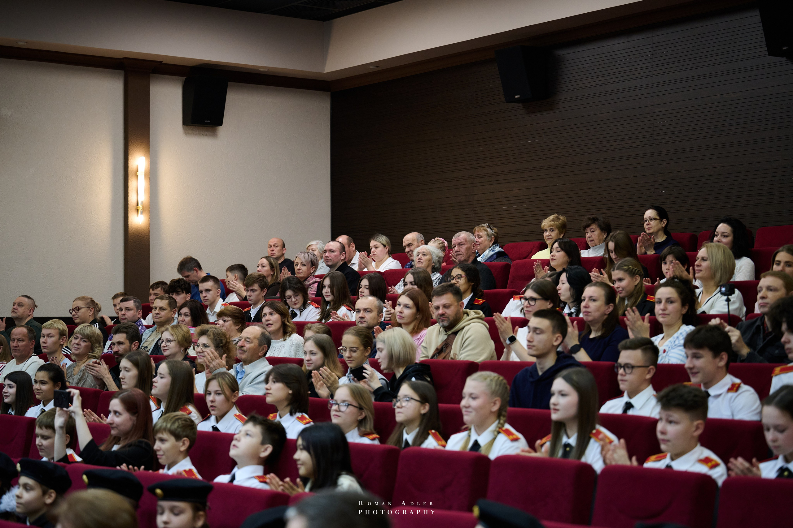 ДК «Победа» выставка фотопроекта «Территории». Фотограф Роман Адлер