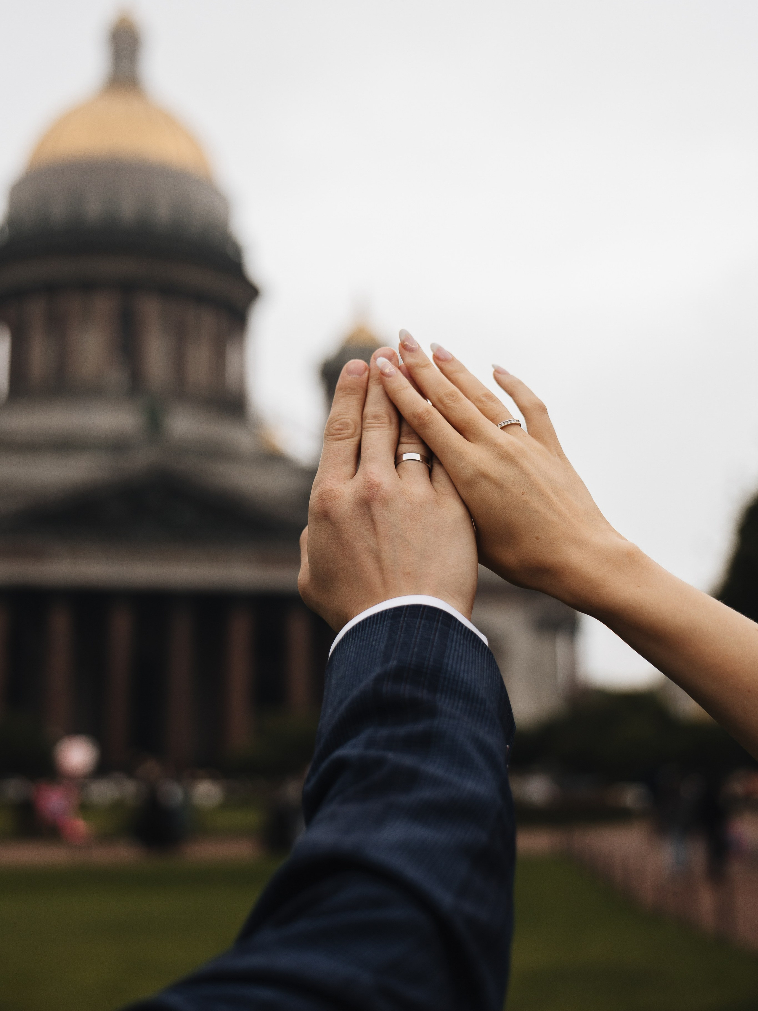 Свадебная съёмка у Исаакиевского собора в СПб. Исаакиевская площадь, Синий мост, Мариинский дворец, особняк Демидова и памятник Николаю I. Классические локации для элегантной фотопрогулки в центре Петербурга