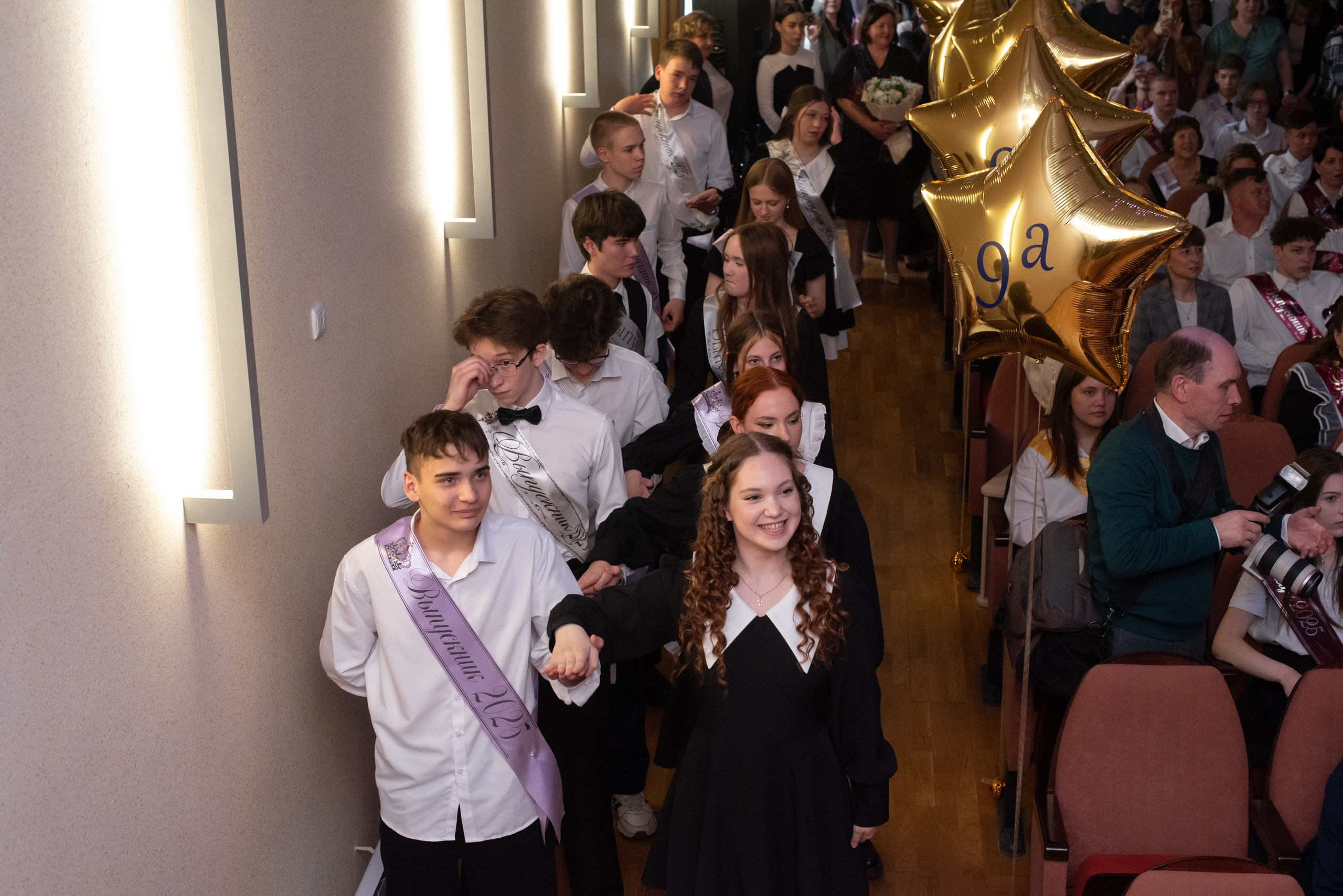 Наши услуги. Выпускные альбомы в Тюмени для школ, садов, вузов спортивных секций