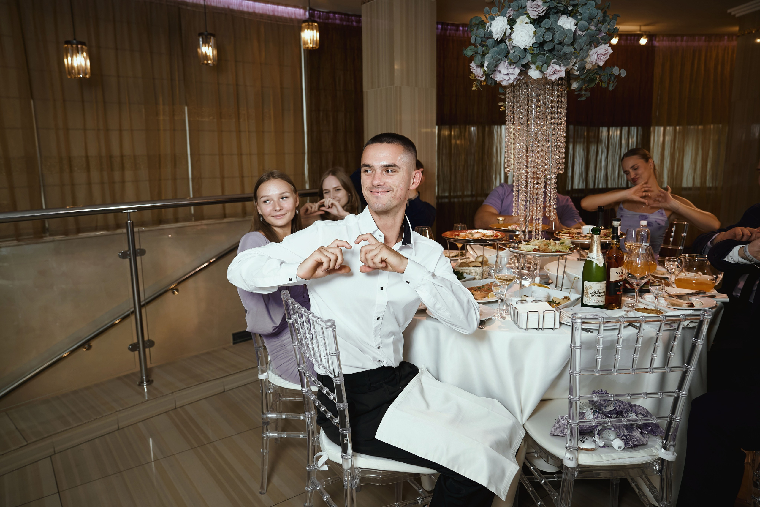 Свадебная фотосессия Дмитрия и Виты на Поклонной горе в парке Победы Москвы