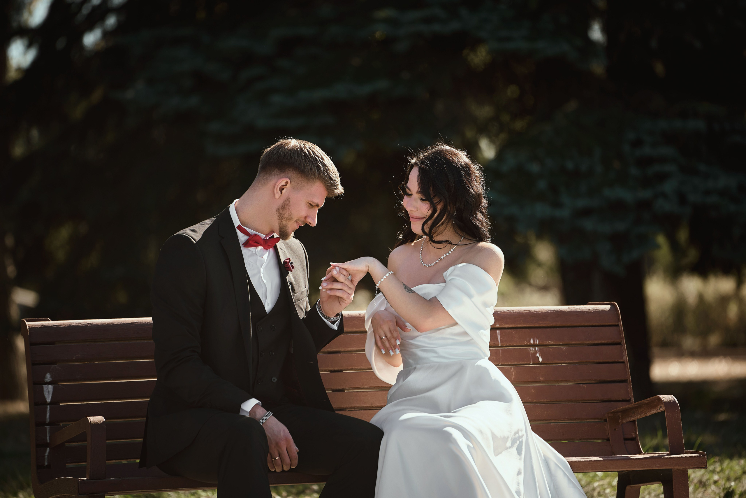 Свадебная фотосессия Дмитрия и Виты на Поклонной горе в парке Победы Москвы