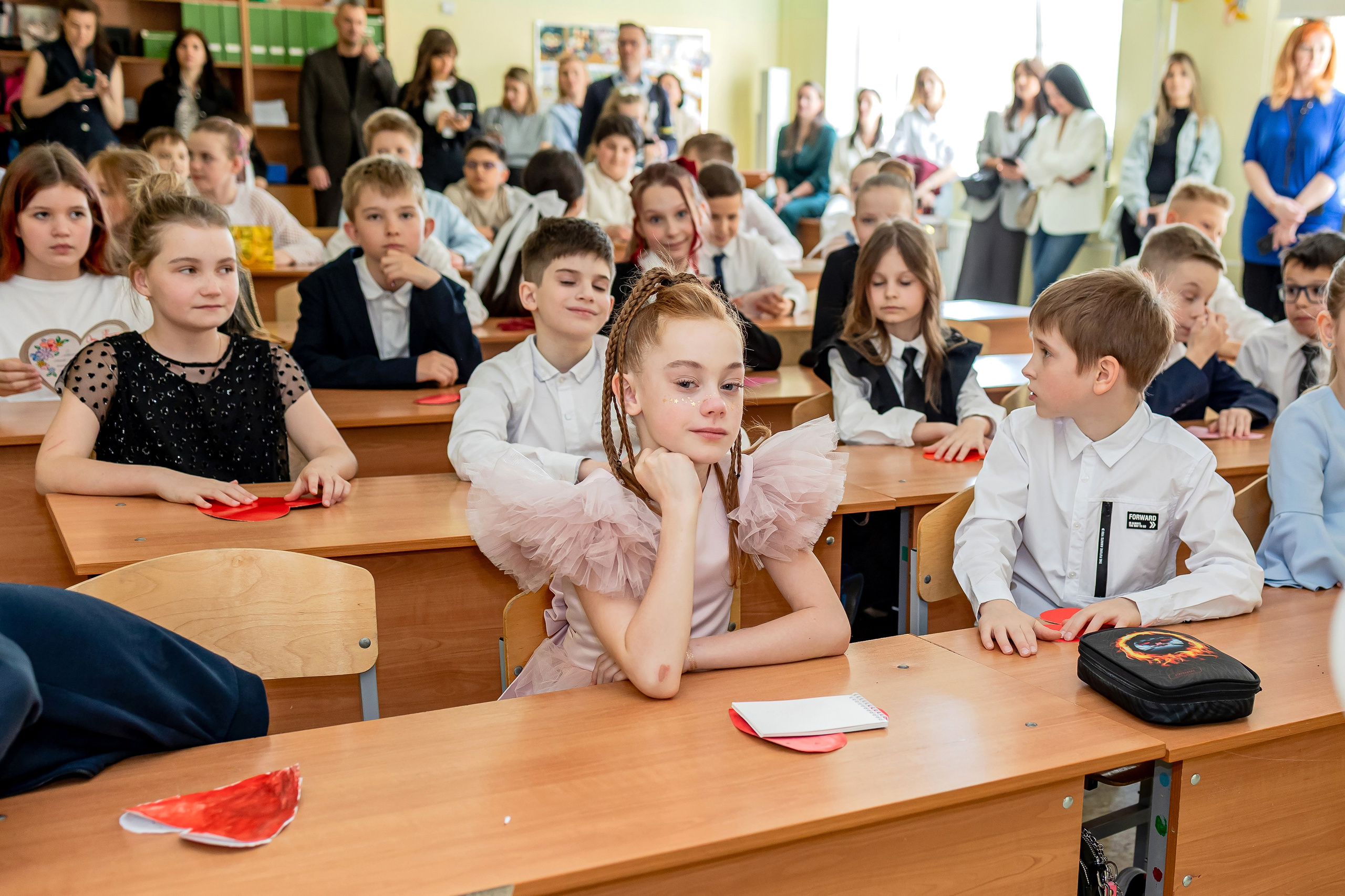 Выпускной в начальной школе в классе. Фотограф и видеограф Москва. Свадебный фотограф, видеограф. Выпускные альбомы. Оживающие альбомы