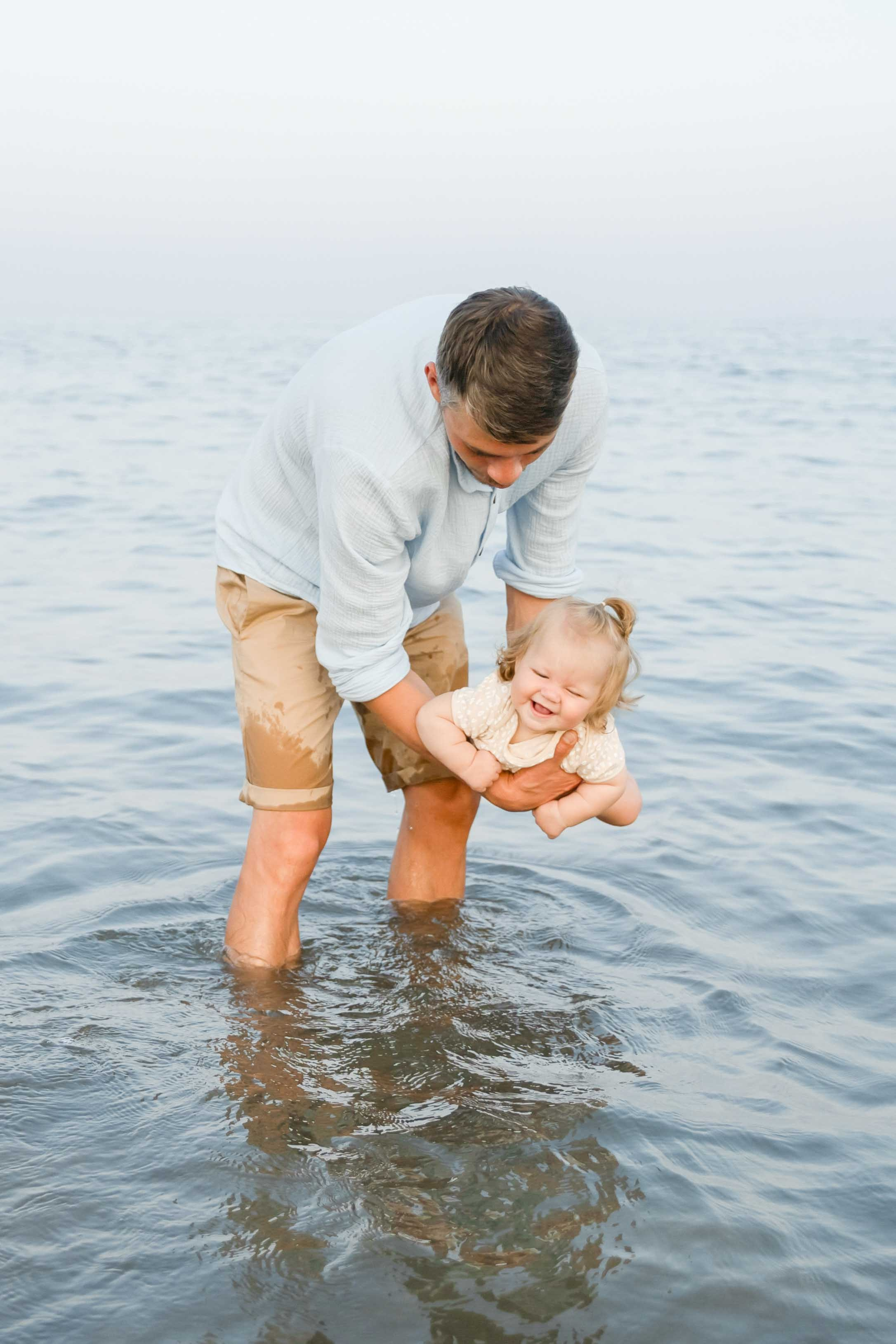 Family photographer in abu dhabi dubai sharjah fujeirah
