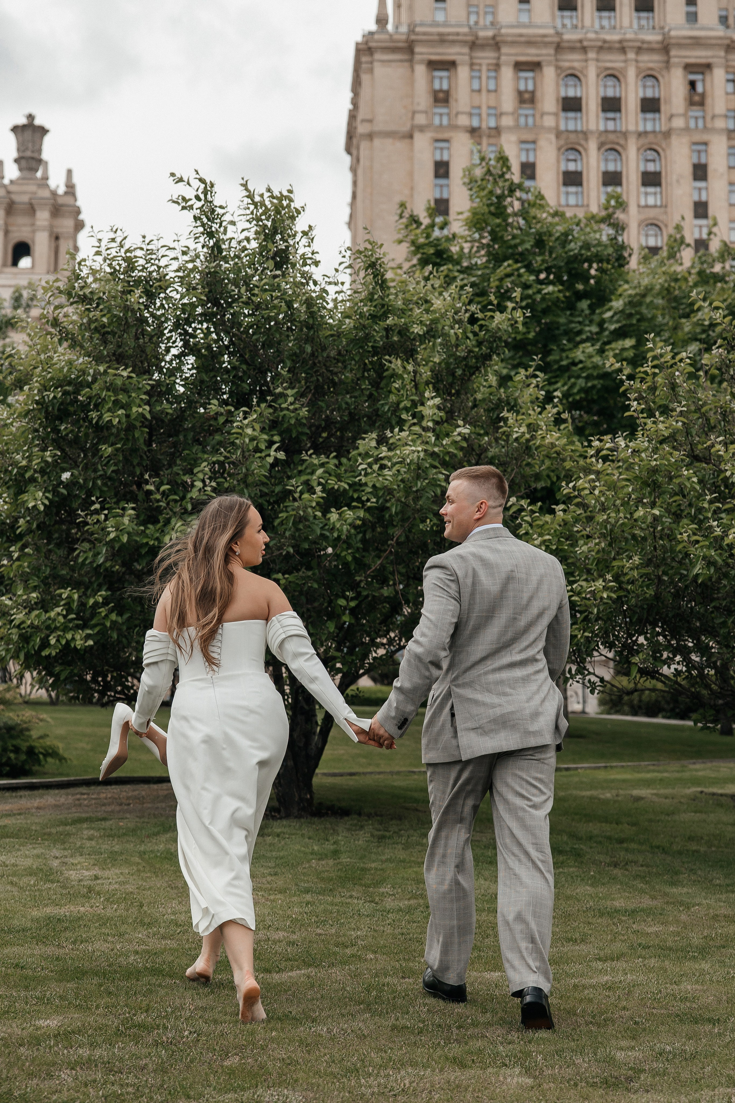 Свадебная прогулка в Москве. Свадебный фотограф в Москве Дарья Олендарёва