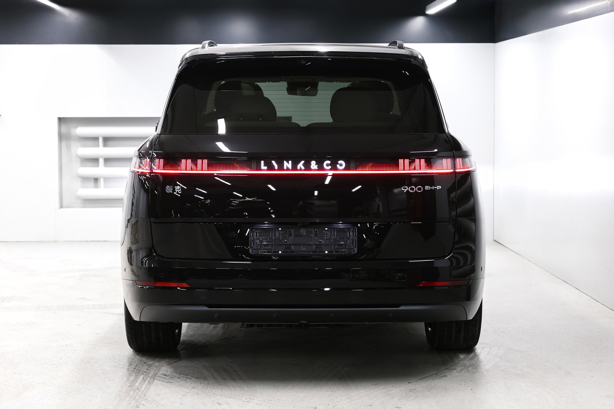 Lynk & Co 900 Ultra 2,0hyb 4WD AT (734 л. с.), 2025 г, 2,0 л бензин. Автосалон «Х-Авто»