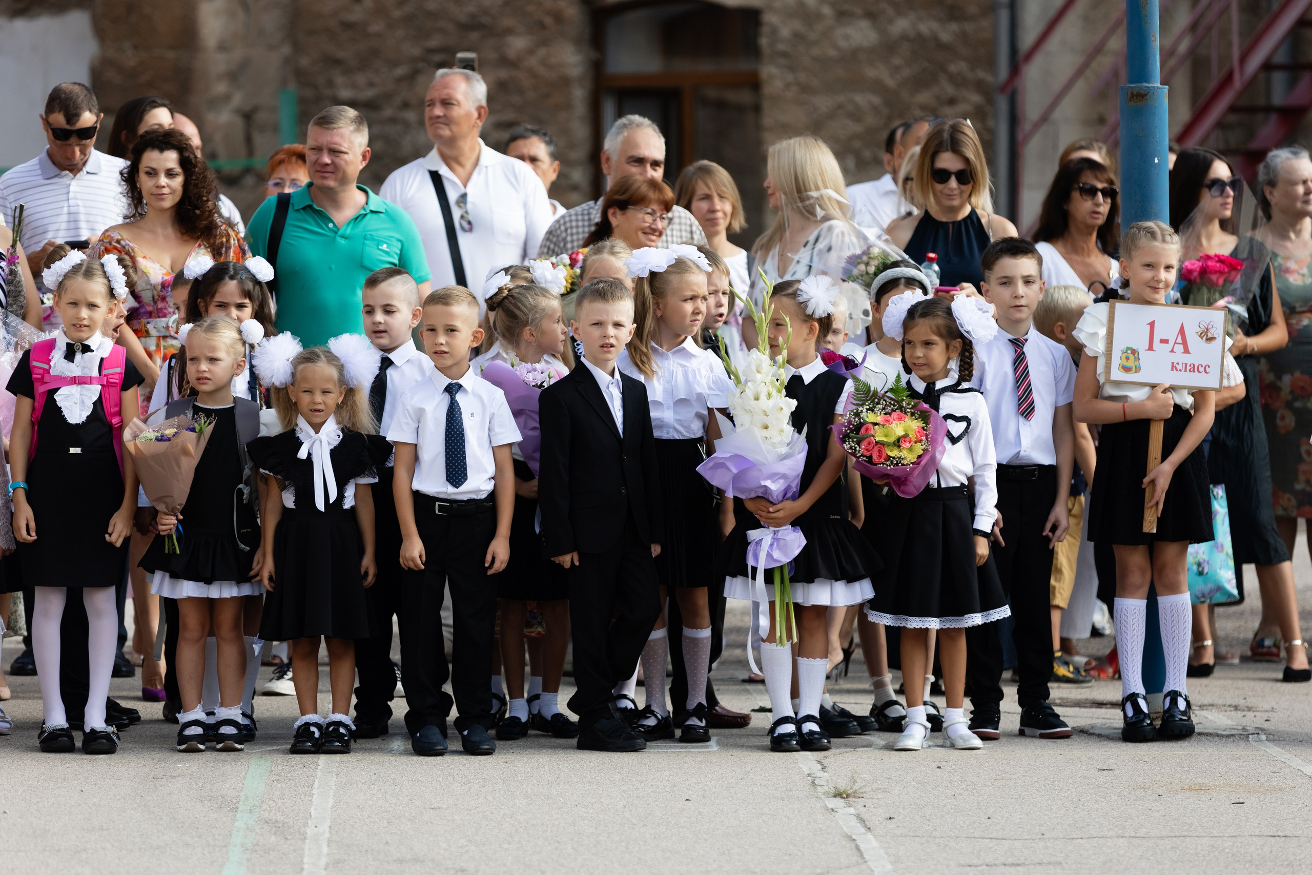 Первый раз — в первый класс. Фотосессия первоклассников 1 сентября. Свадебный фотограф, фотосъемка в Крыму, Севастополе, Симферополе, Ялте