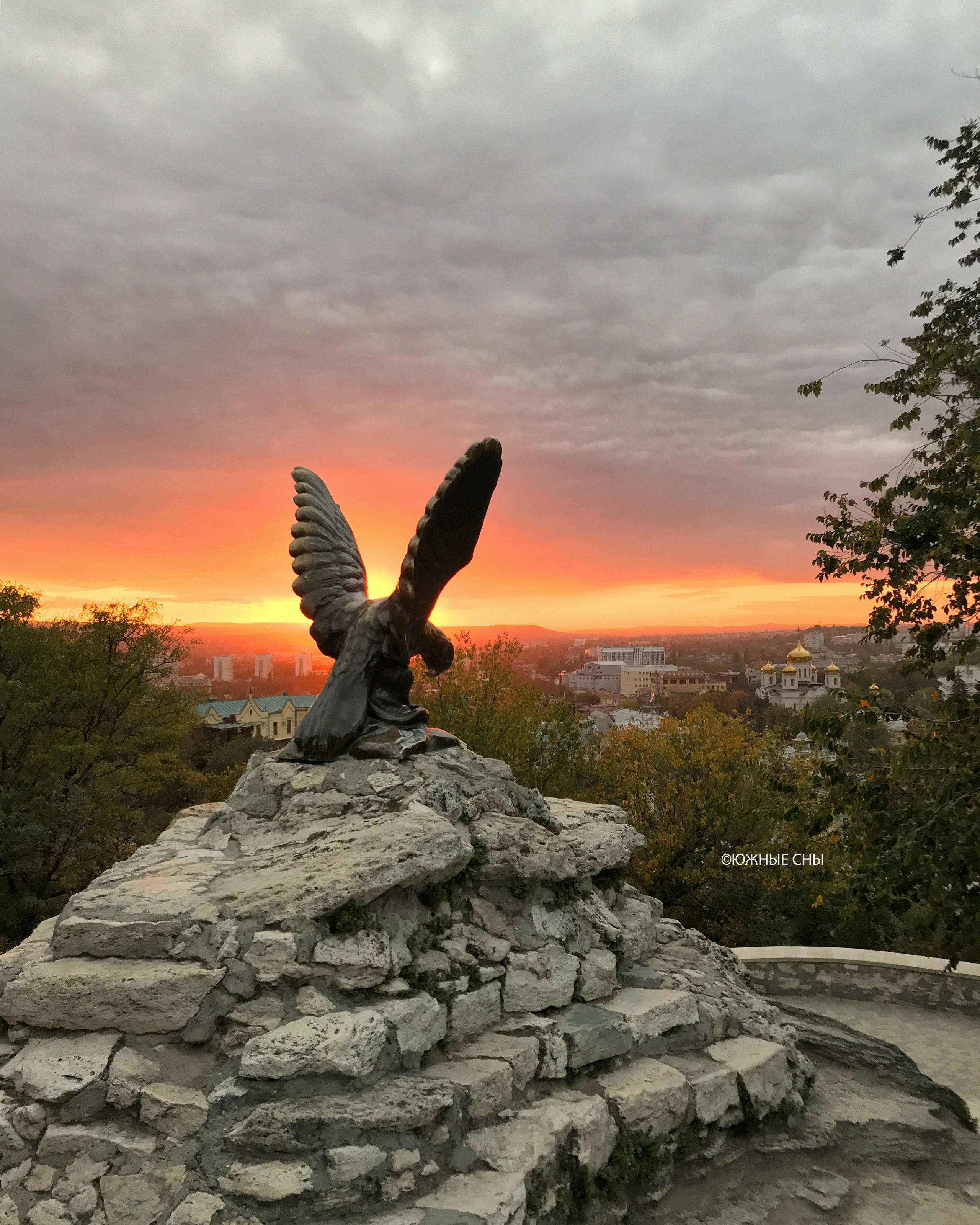 Скульптура Орла в Пятигорске