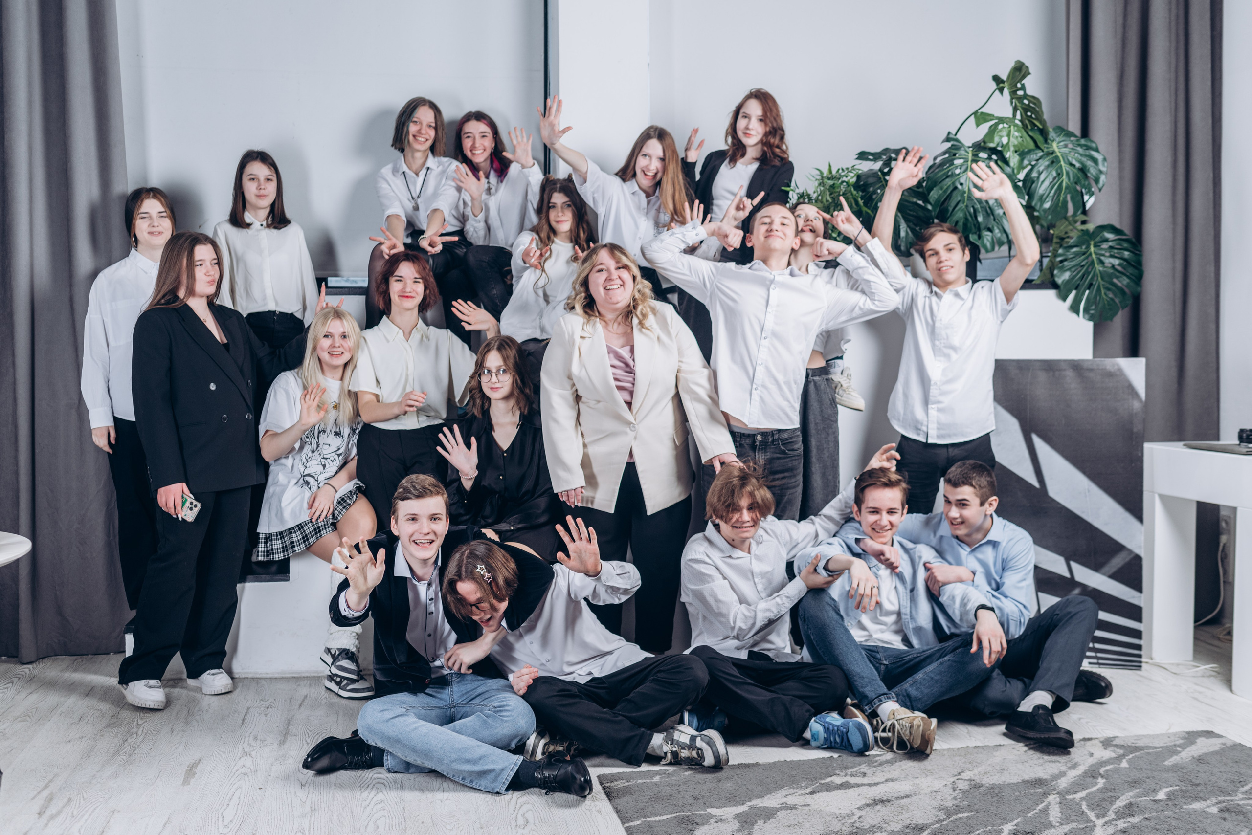 Выпускной альбом с душой — фотосессия, ретушь и дизайн в Москве. MILATE — выпускные альбомы, фотосессии и видео в Москве