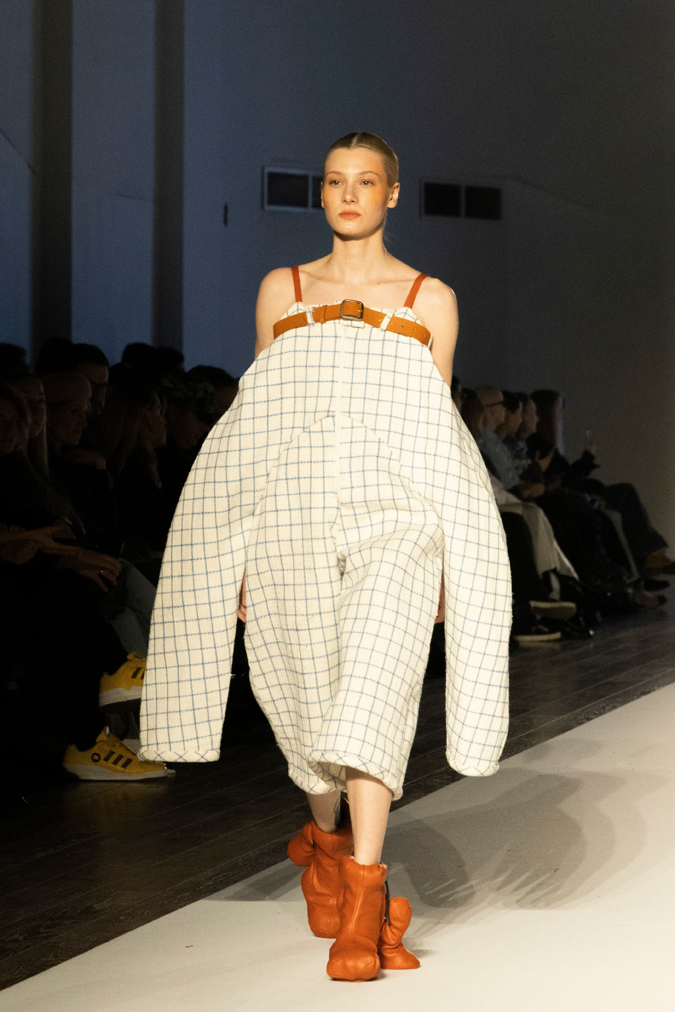 ДЛТ Собака.ru показ победителей конкурса «Новые имена в моде 2025». FOTOFAQ SKOOL г. Санкт-Петербург: очные, дистанционные и онлайн курсы фотографии