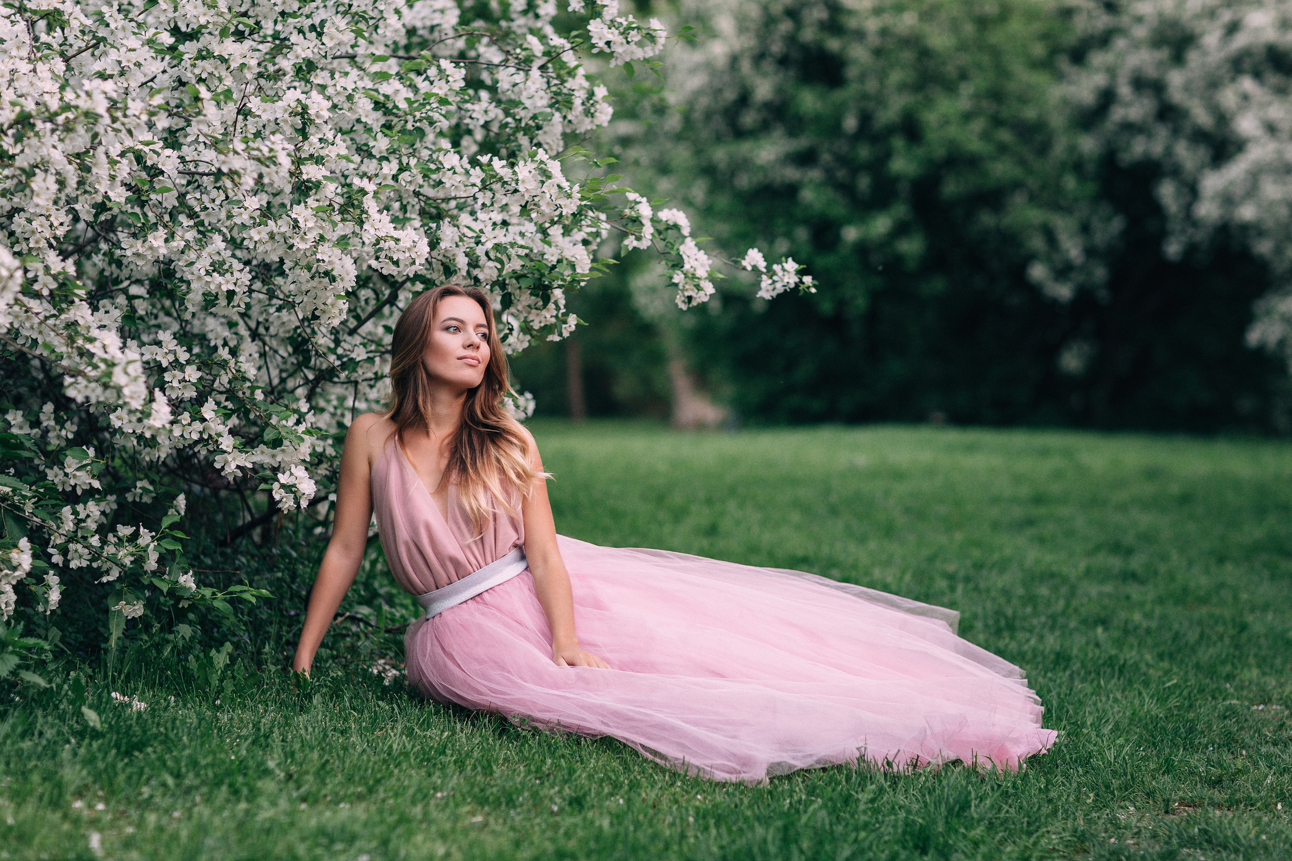 Портретная фотосессия в цветущих яблонях. Свадебный и семейный фотограф Ксения Шекк Екатеринбург