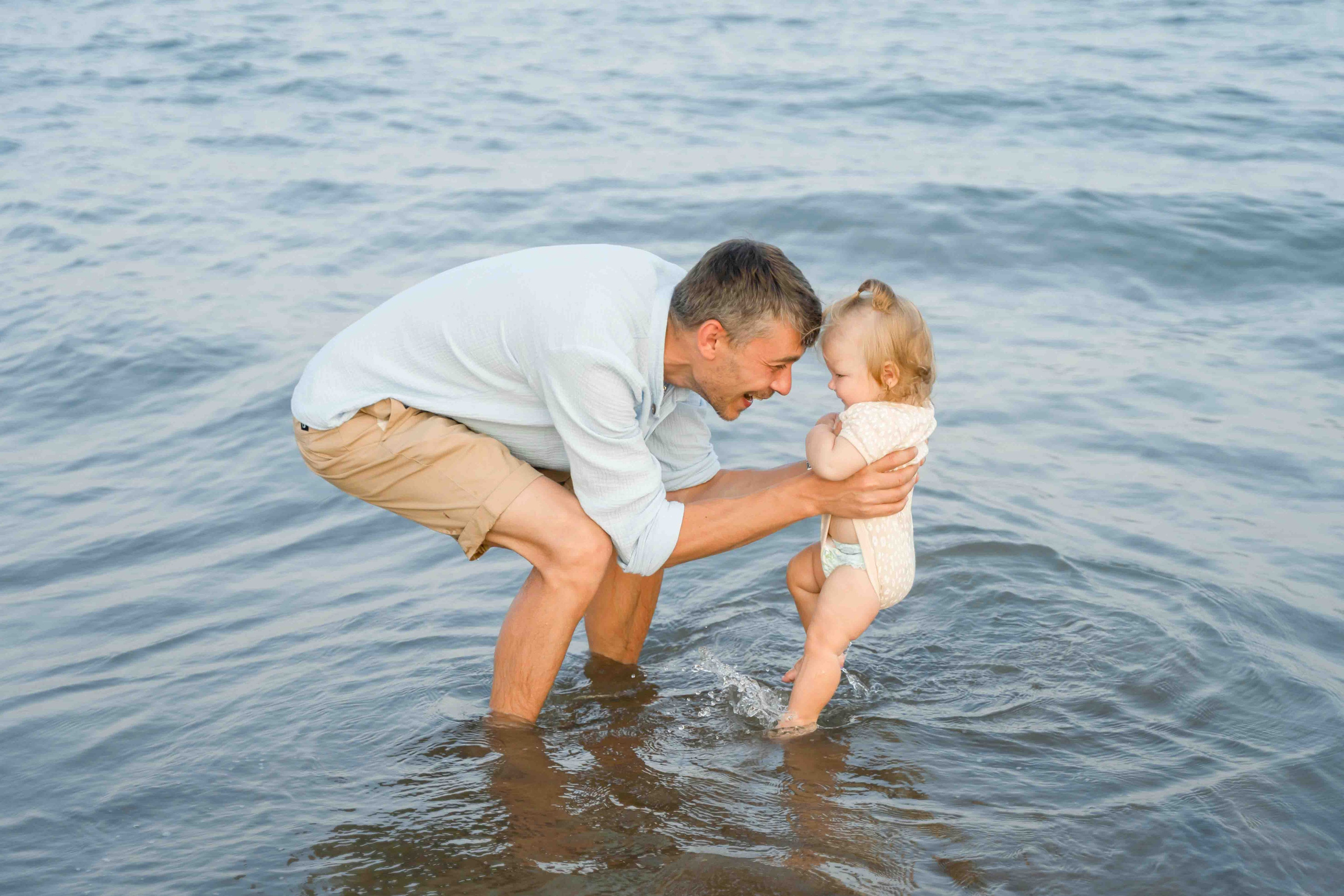 Family photographer in abu dhabi dubai sharjah fujeirah