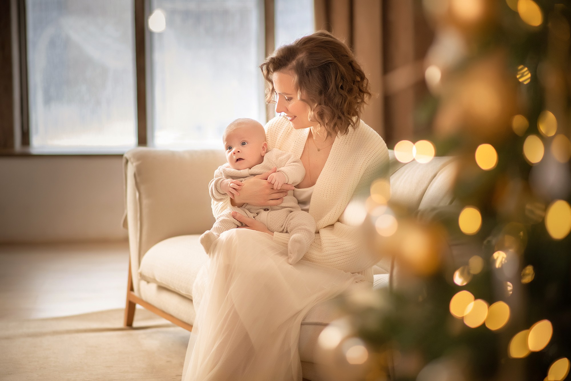 Новогодняя семейная фотосессия в студии. Домашняя новогодняя фотосессия. Заказать фотосессию