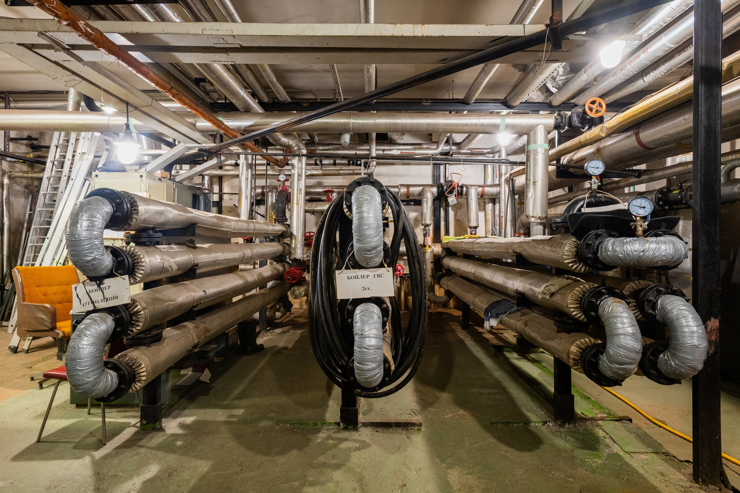 Заброшенное здание. Роман Свободный — интерьерная и архитектурная съёмка, Москва и МО