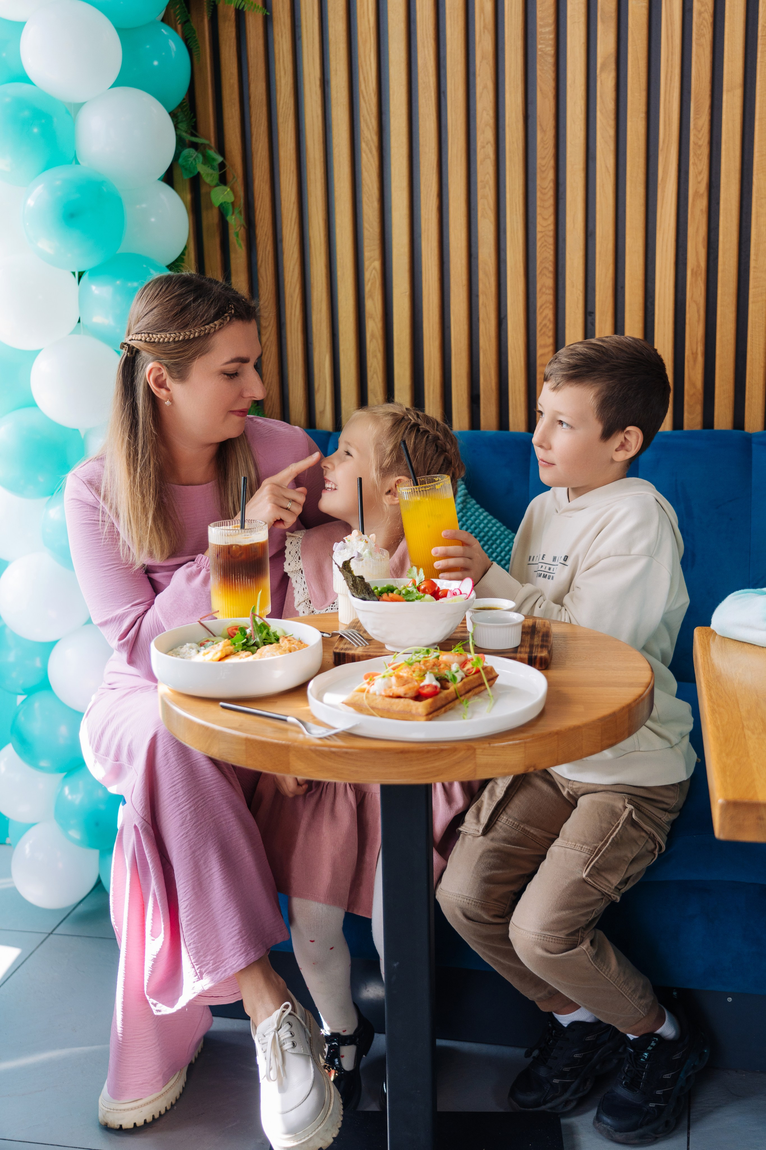 Интерьерная фотосъемка кафейни Hot Black Coffe (г. Королев)