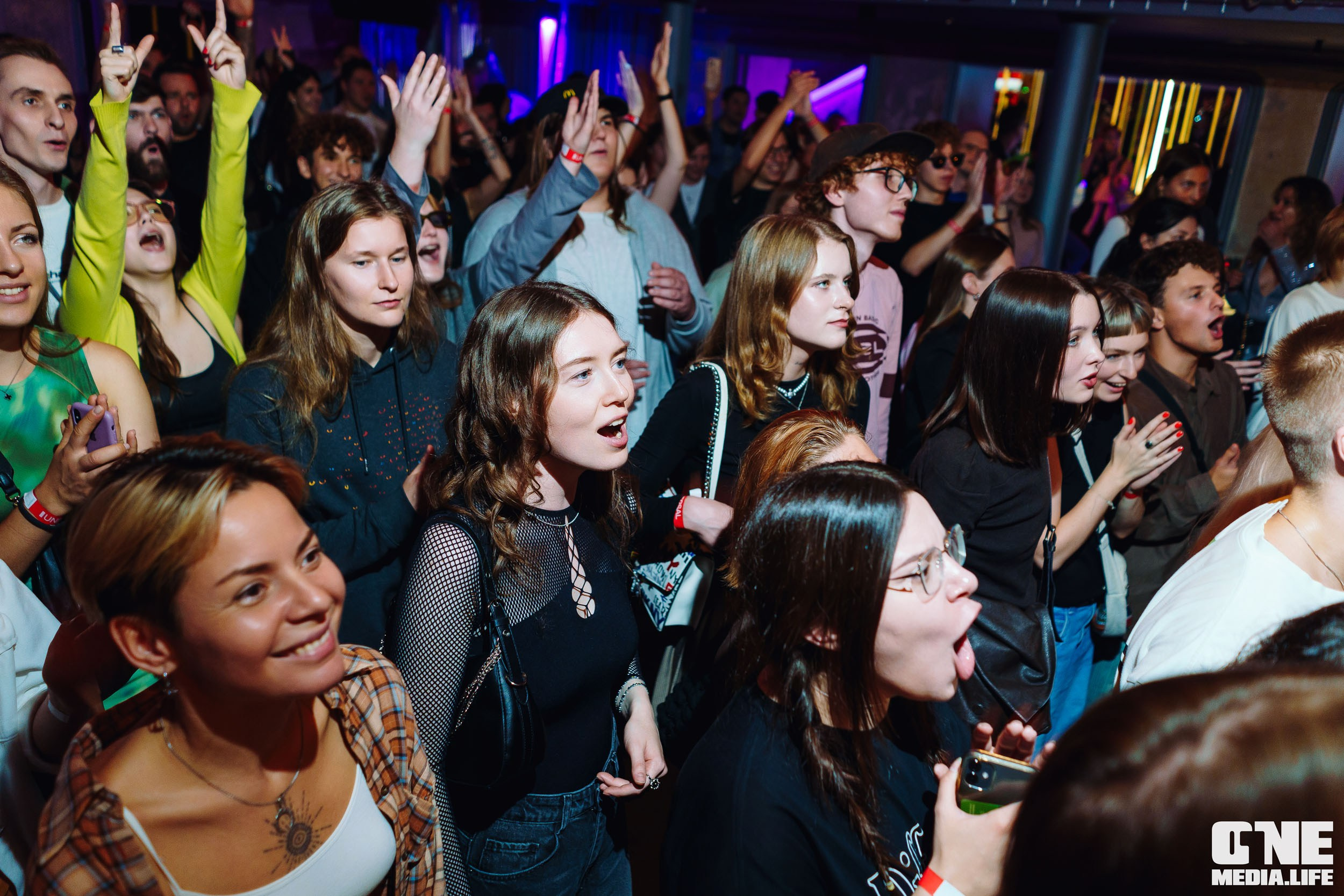Фоторепортаж из клуба UNIVERSAL. One Media Life: фоторепортажи, фотоотчеты с мероприятий и заведений
