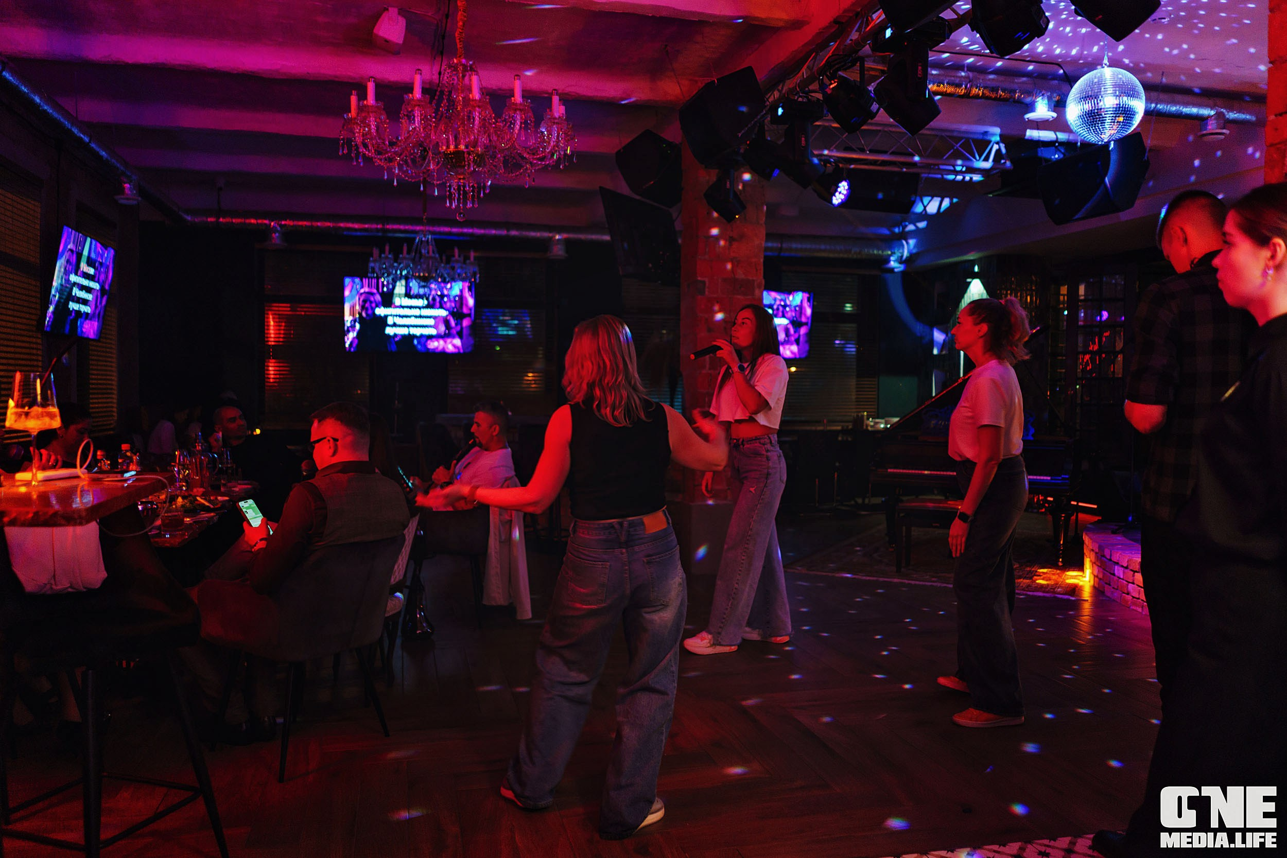 Фоторепортаж из караоке-клуба Белгравия. One Media Life: фоторепортажи, фотоотчеты с мероприятий и заведений