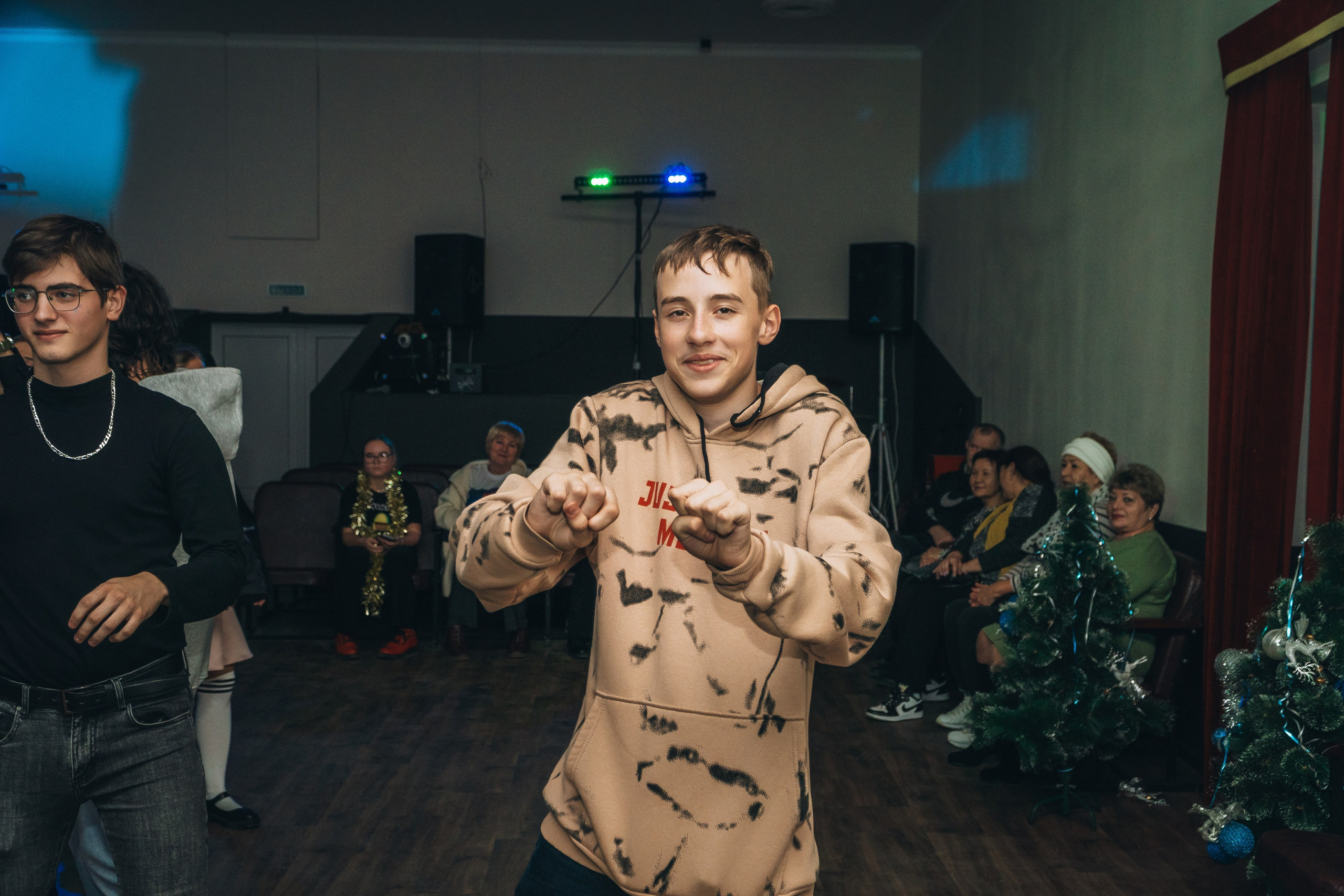 «Новый год к нам мчится». Новотитаровский Дом культуры