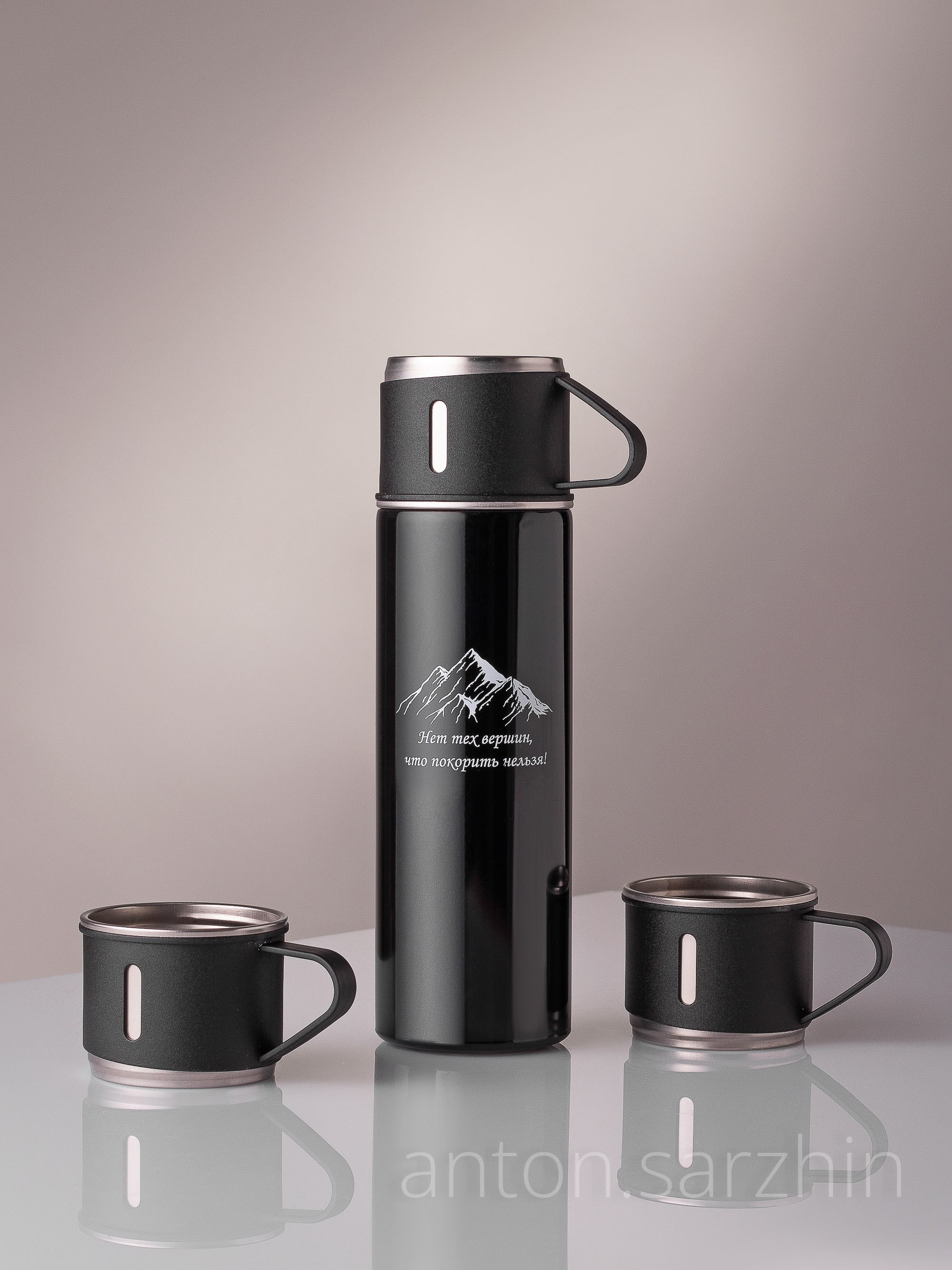 Фотография набора термоса и термокружек