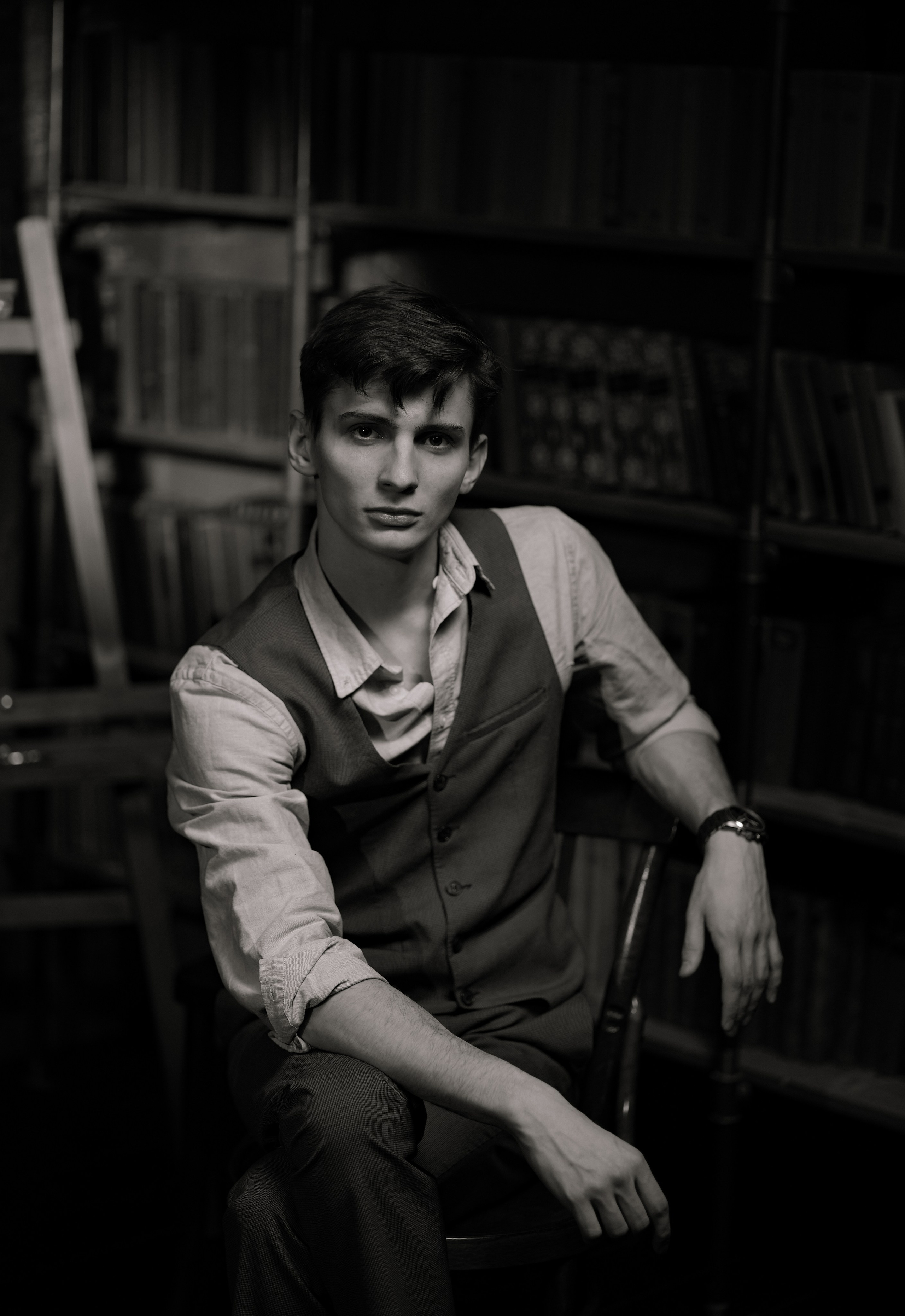 Фокусник Артур Качалов. Портретная съемка в Москве, студийный фотограф Игорь Фомин