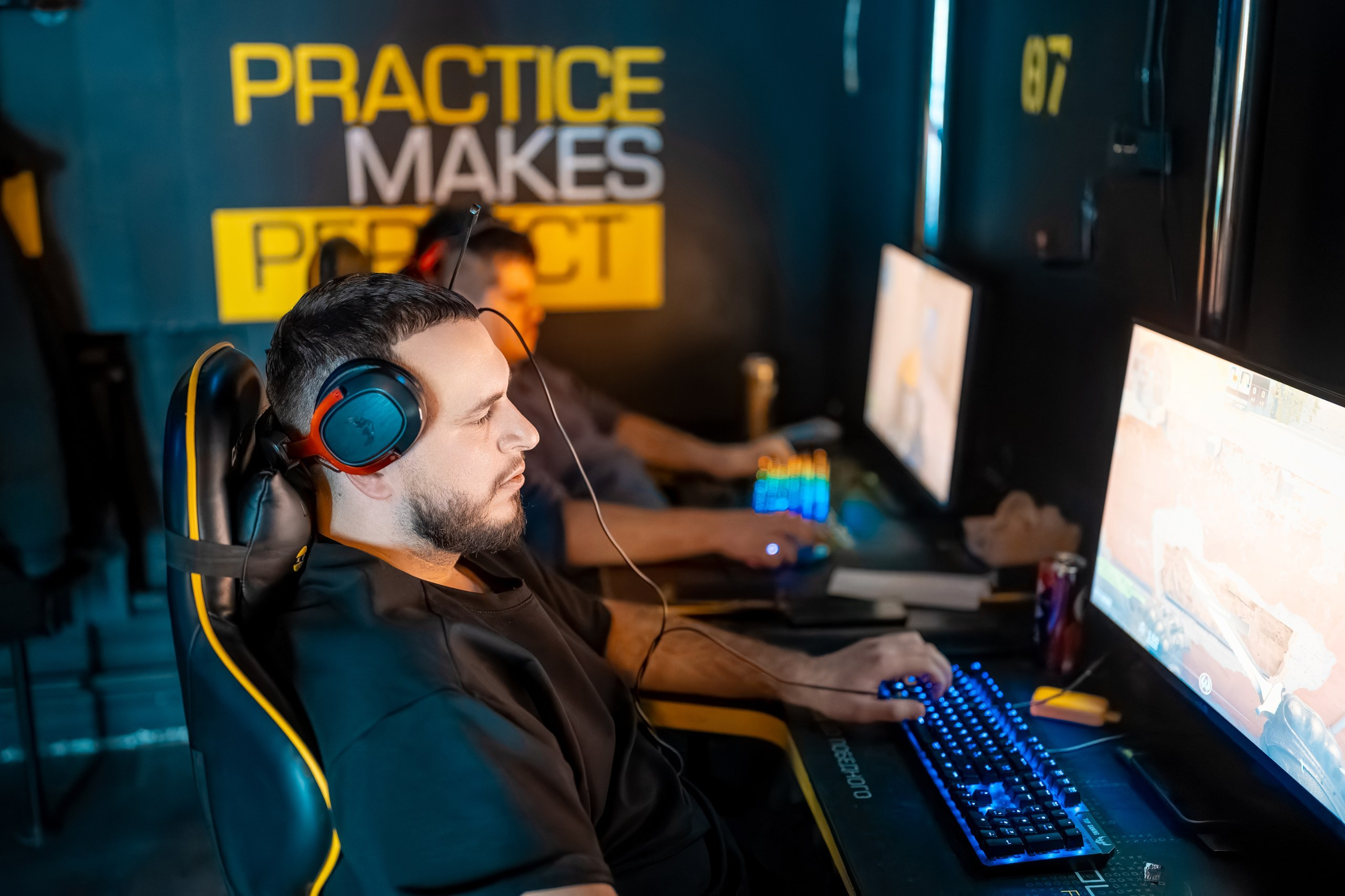 Терра Ассистанс, корпоратив в кибер-клубе. Марк Шишкин — репортажный фотограф в Воронеже и России