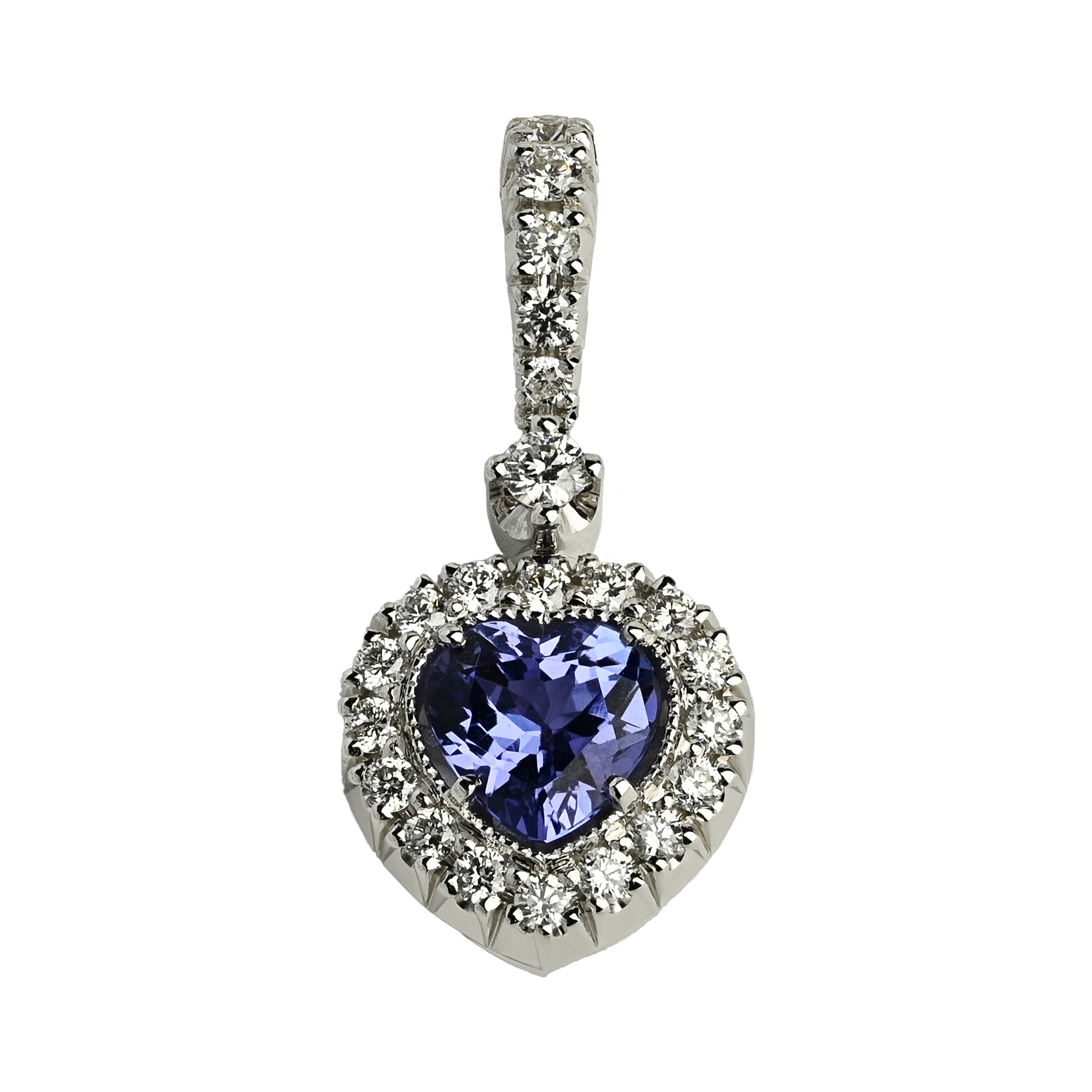 Кулон в форме сердца с большим синим камнем в центре и окружением из сверкающих бриллиантов