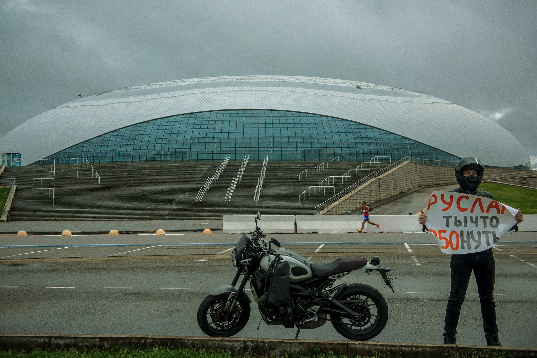 Чемпионат России по полумарафону. Сириус Автодром 2026. Репортажный фотограф в Сочи — Михаил Мордасов