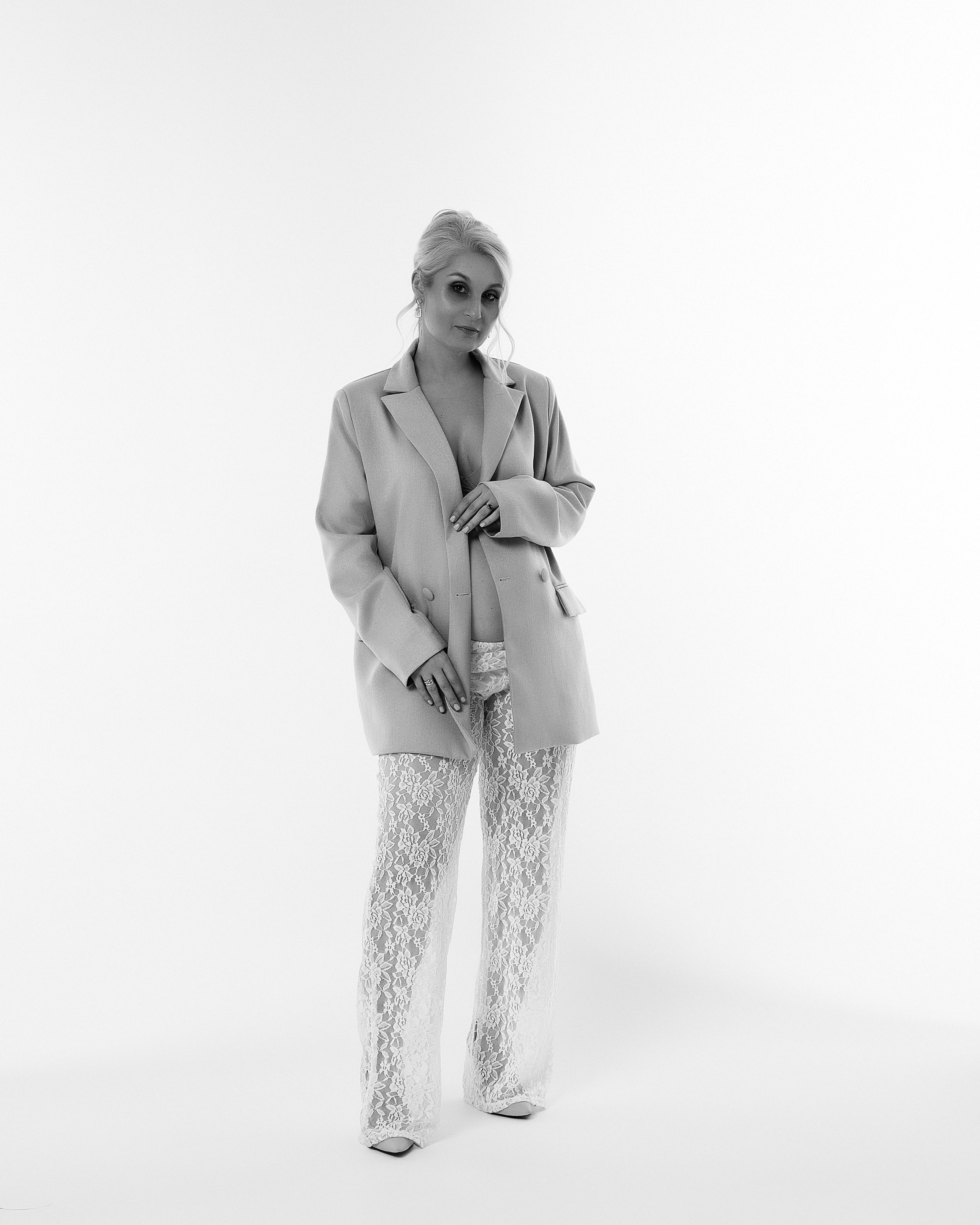 Фотосессия беременности на циклораме. Женский фотограф в Москве Богдашкина Динара