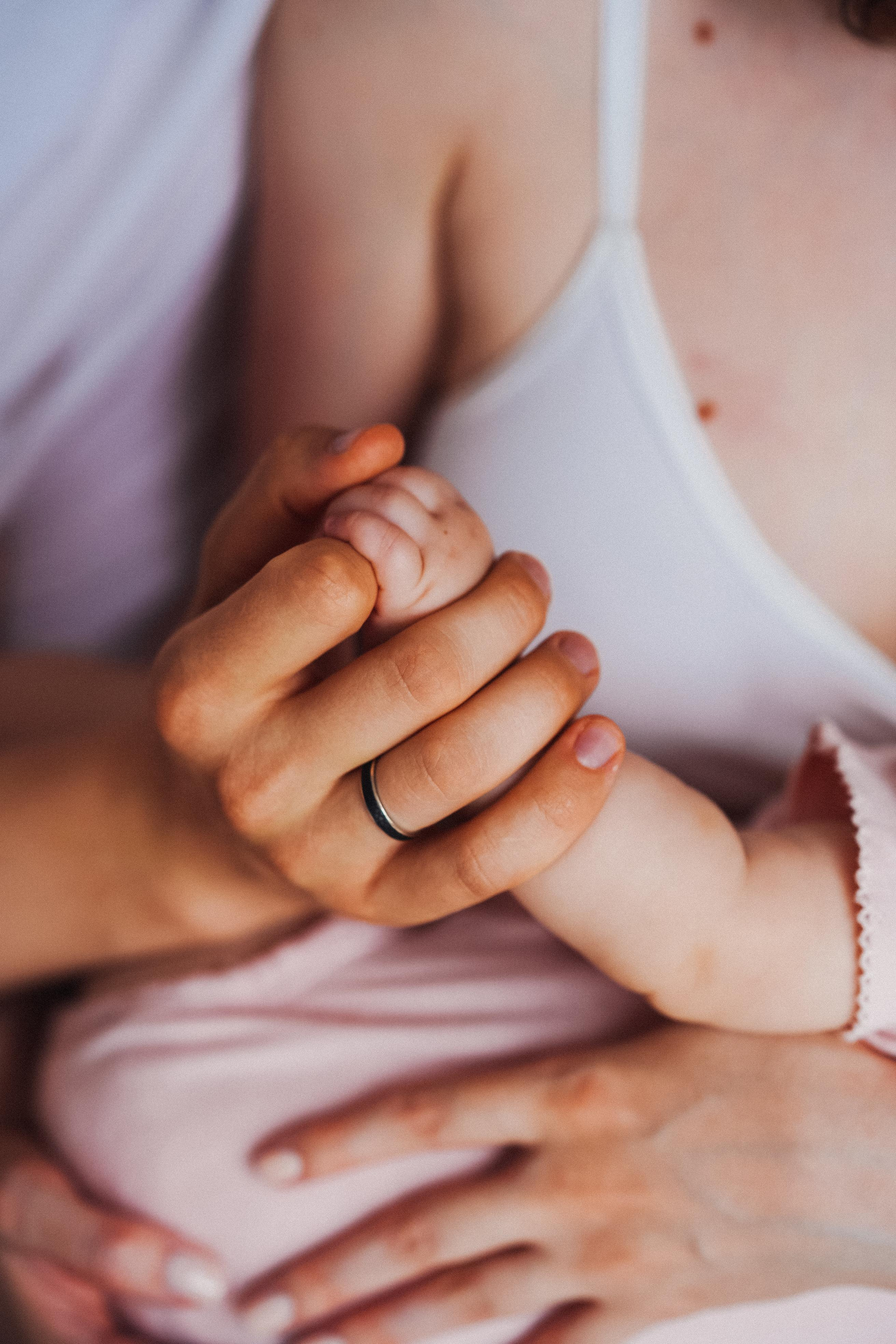 Крупный план ручек, ладошек, макро.