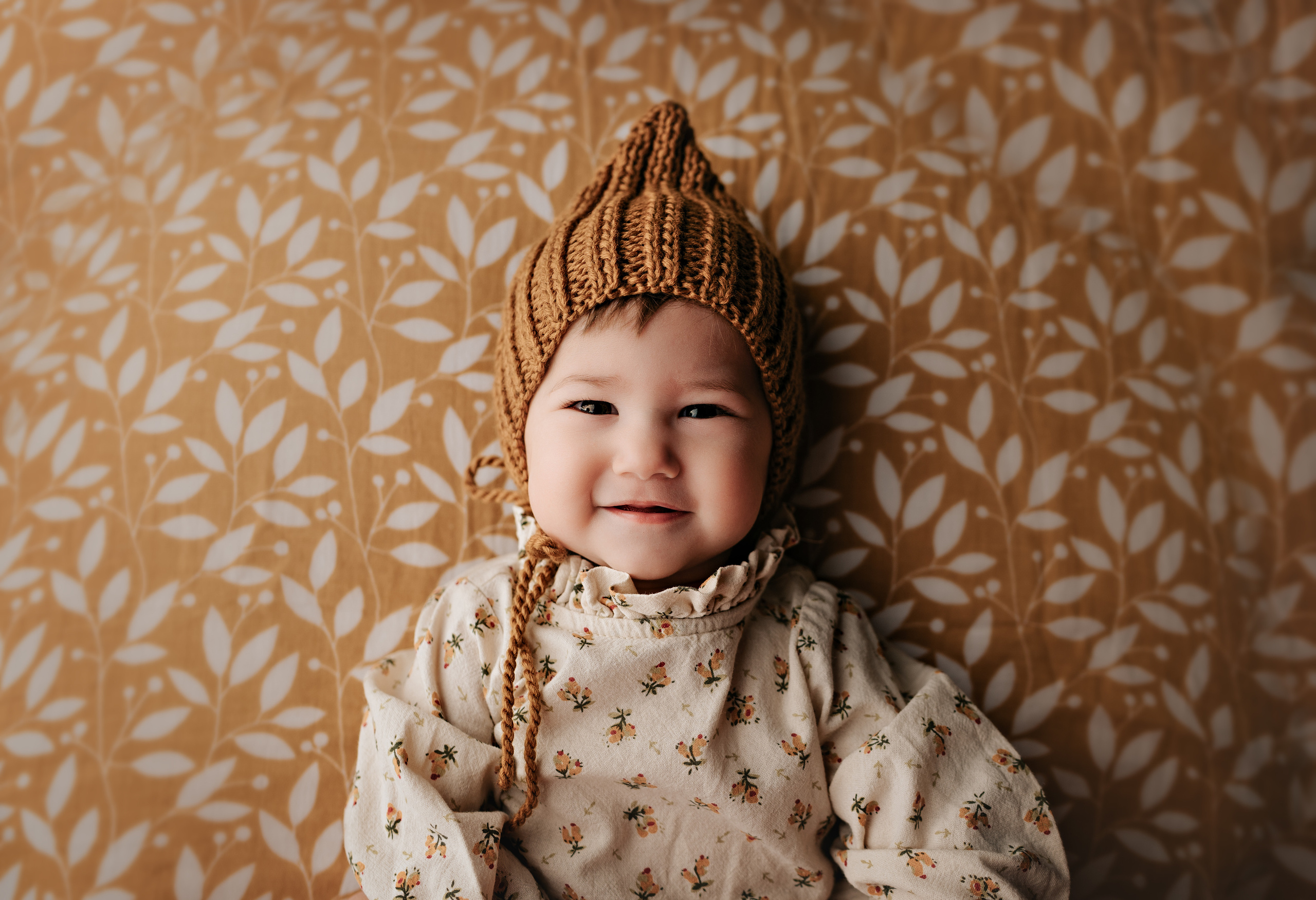 Стильная фотосессия малыша до года. Трюфельная шапочка.