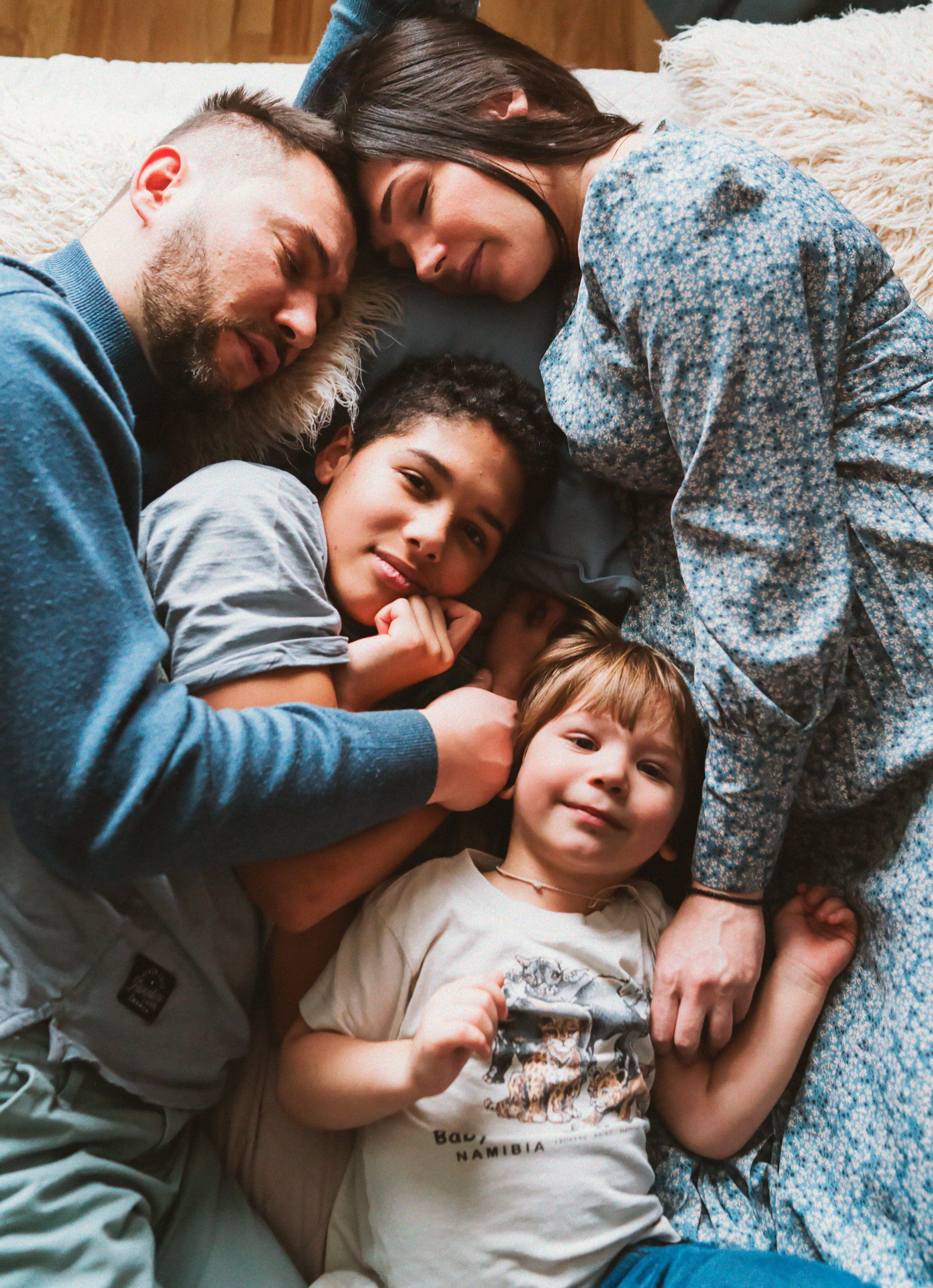 Выездная фотосессия домой к клиенту. Большая семья в ожидании малыша.