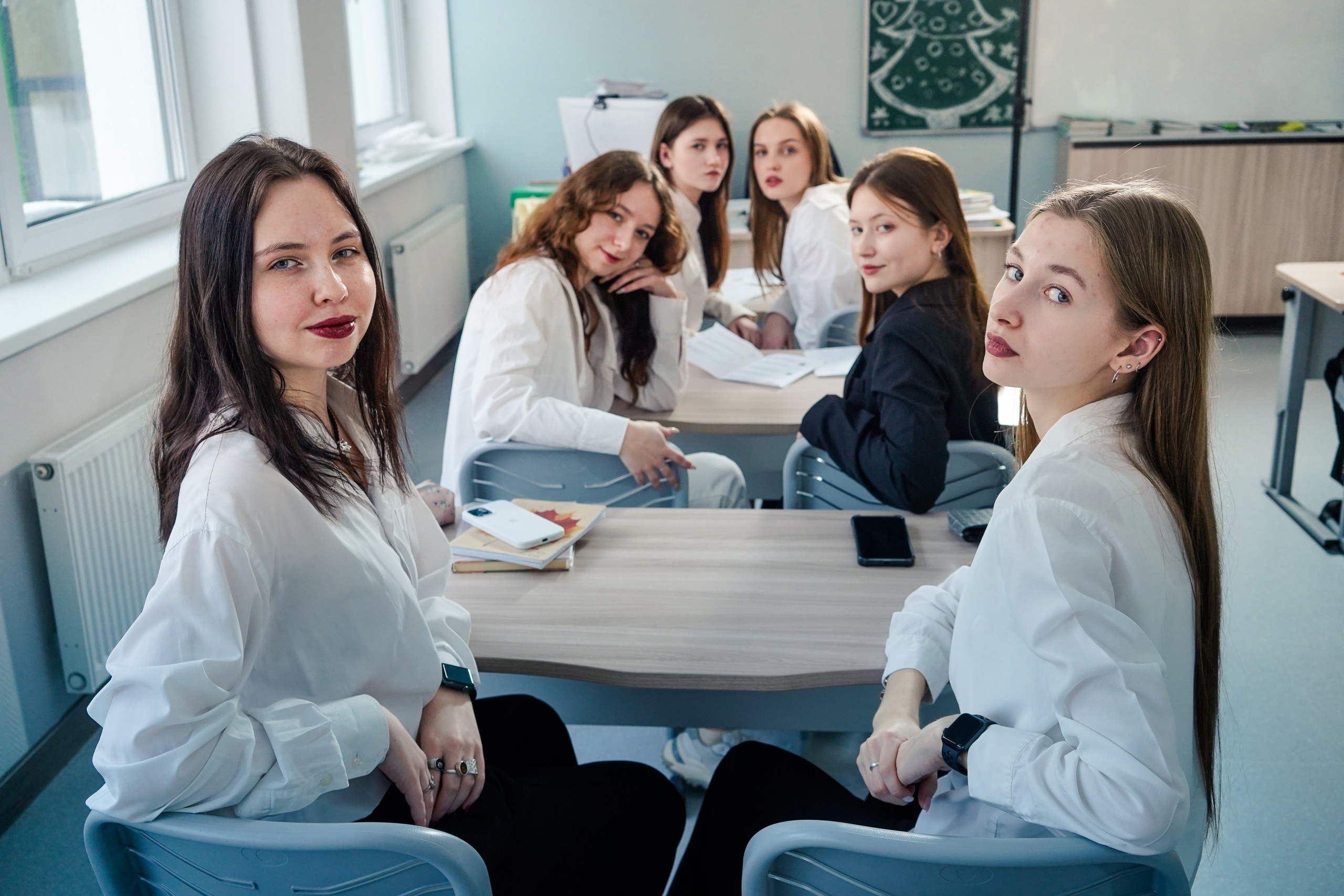 Выпускные альбомы 11 класс Гимназия 40, выпуск 2024. Семейный и портретный фотограф в Екатеринбурге Анна Лобанова