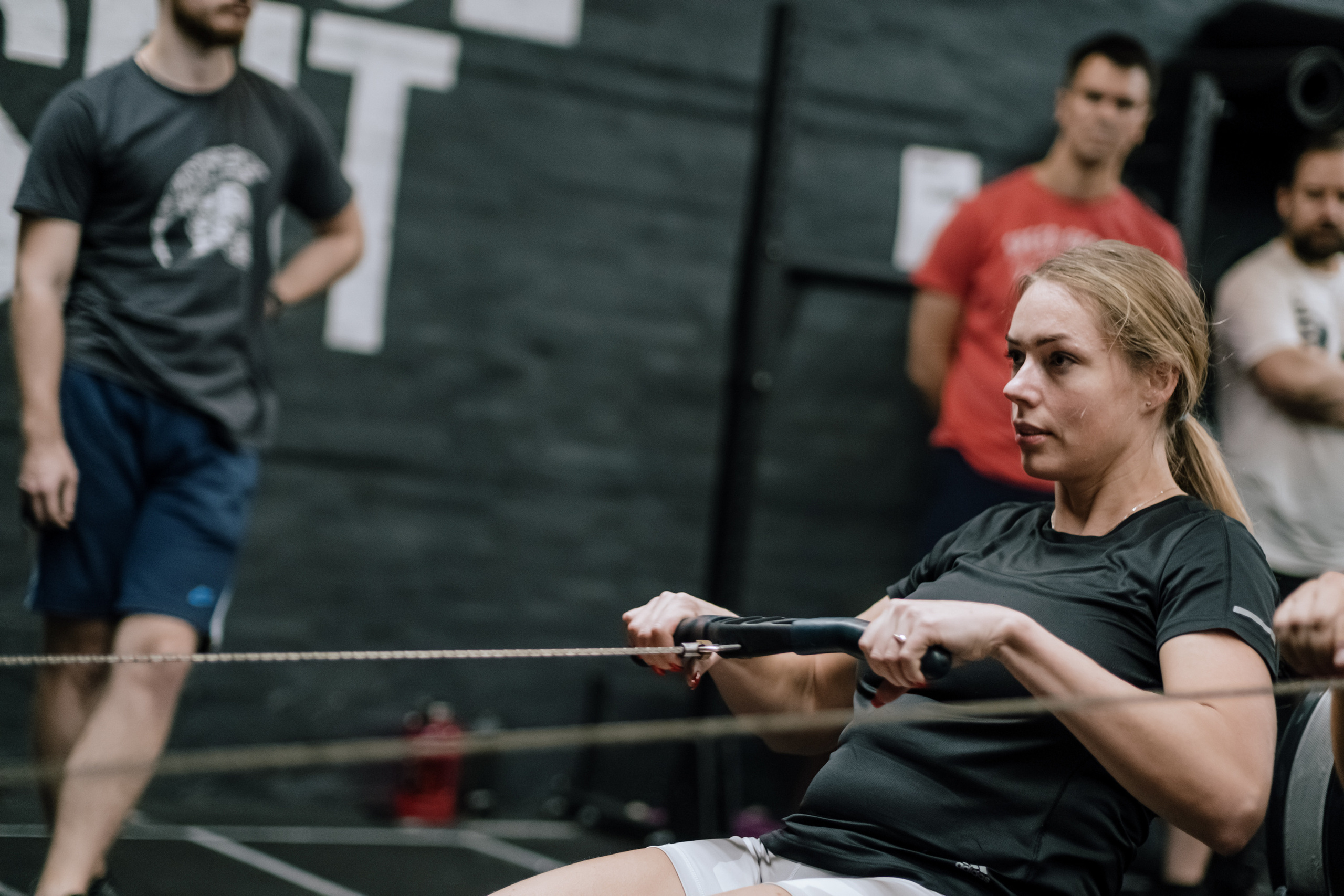 Backstage Crossfit_тренировка гребля. Спортивный и портретный фотограф в Санкт-Петербурге Дарья Кашина