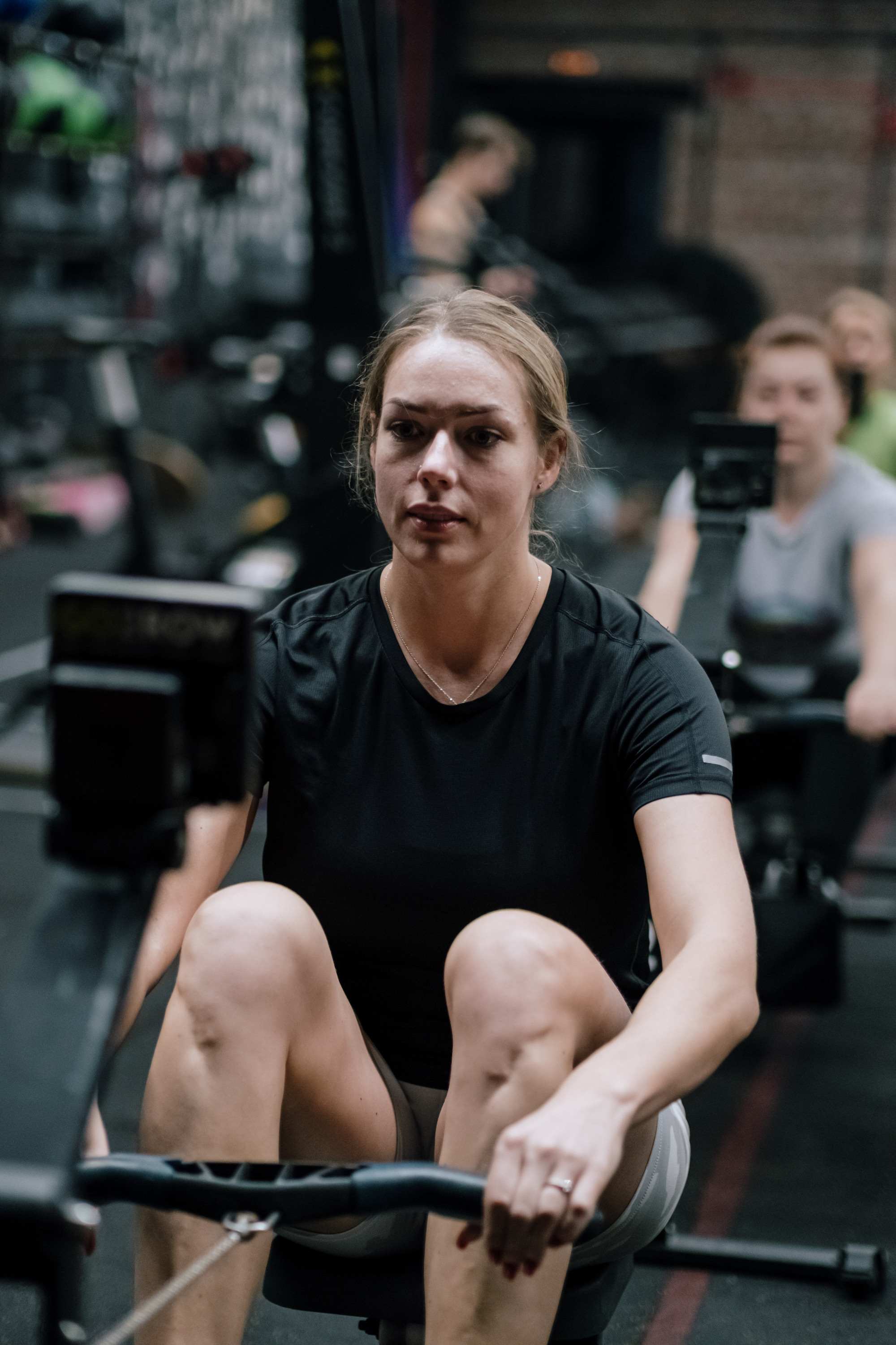 Backstage Crossfit_тренировка гребля. Спортивный и портретный фотограф в Санкт-Петербурге Дарья Кашина