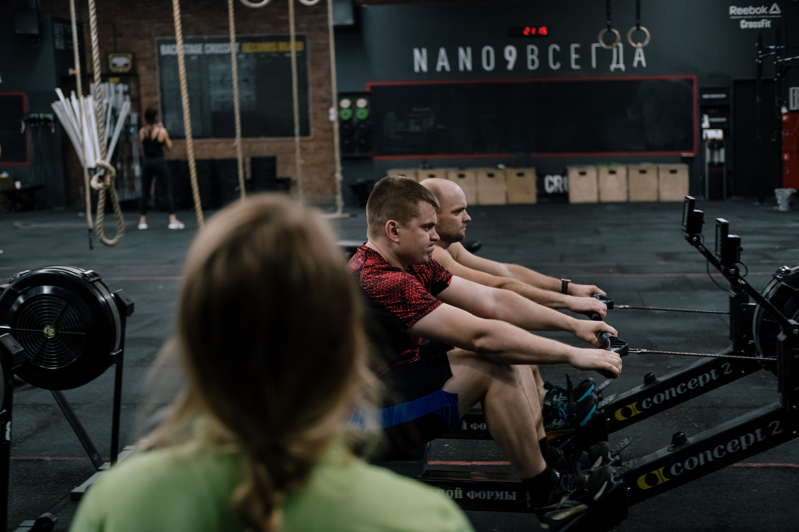 Backstage Crossfit_тренировка гребля. Спортивный и портретный фотограф в Санкт-Петербурге Дарья Кашина