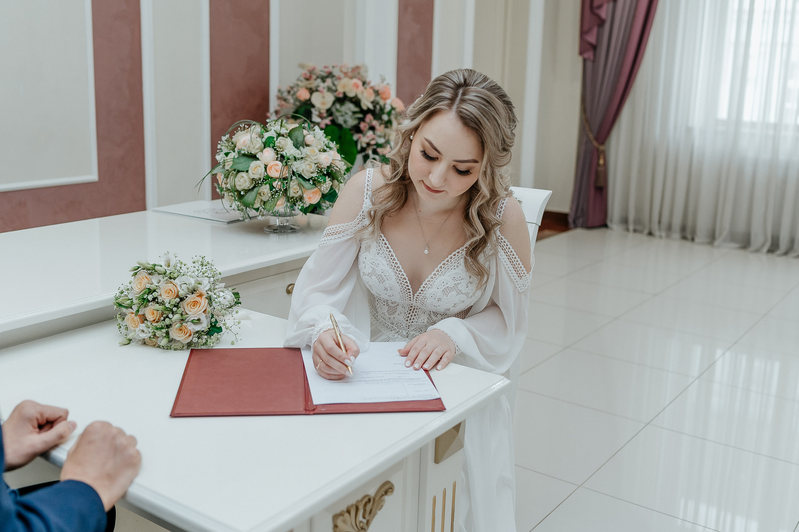 Регистрация брака и фотосессия в загсе города Реутов. Свадебный фотограф Москва — Сергей и Татьяна