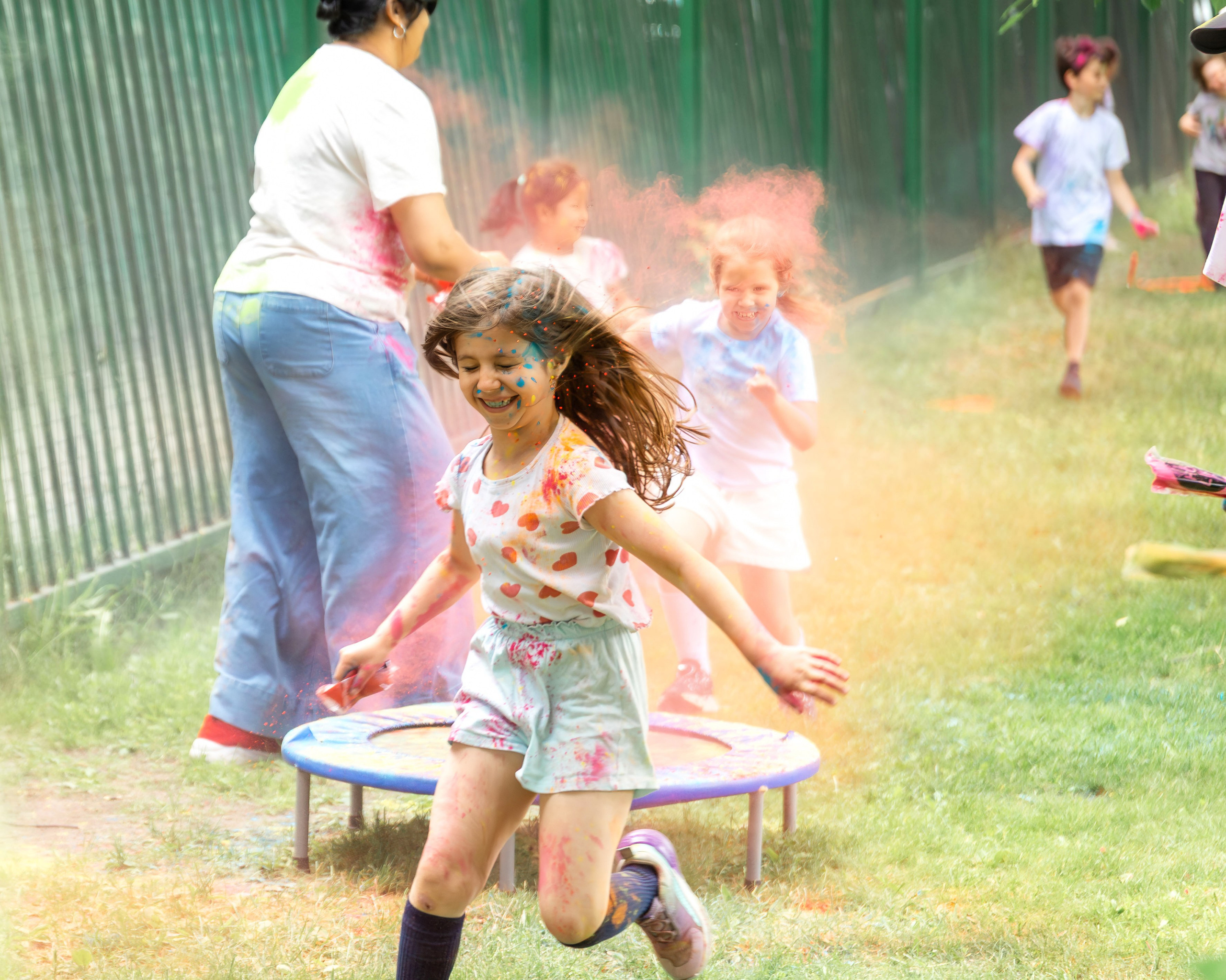 The International School of Moscow. Color Day. Выпускные альбомы для школы и детского сада — школьный фотограф Подольск, Троицк, Щербинка, Москва