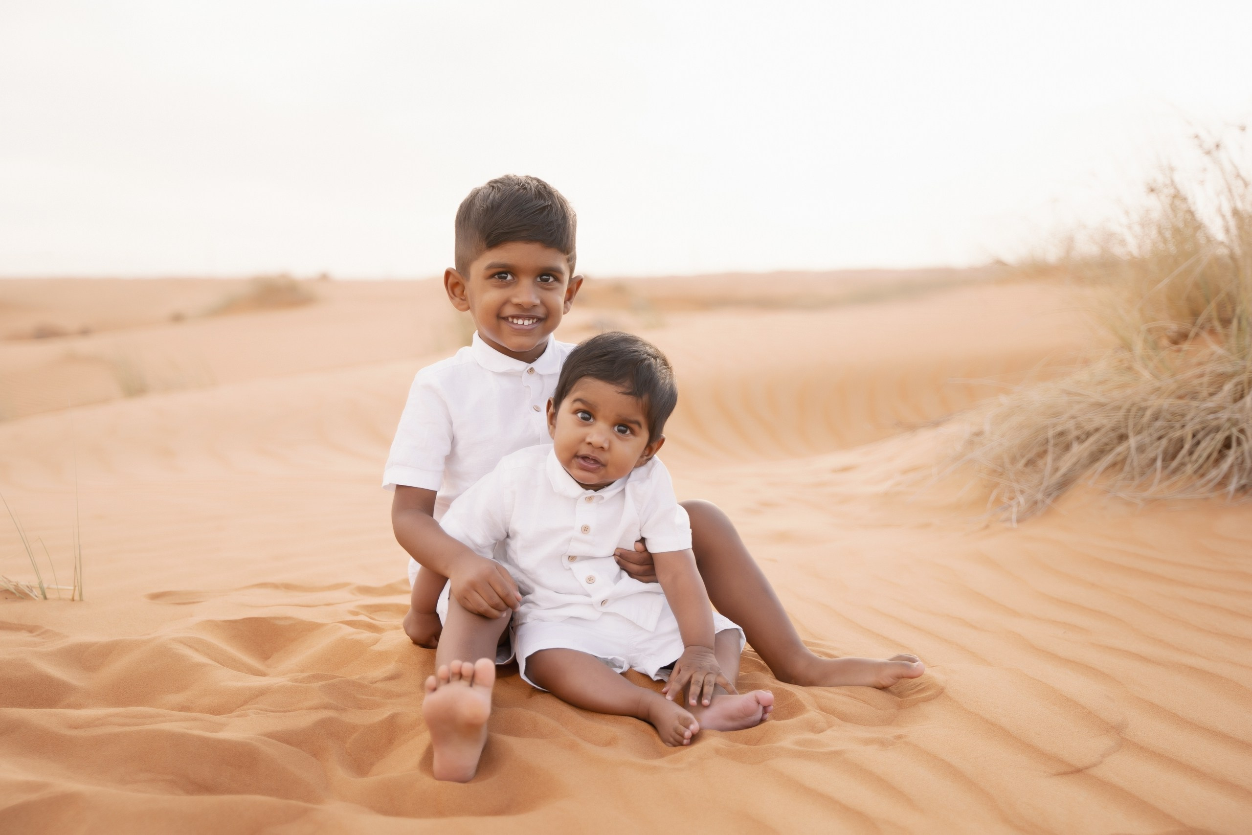 Family photographer in abu dhabi dubai sharjah fujeirah