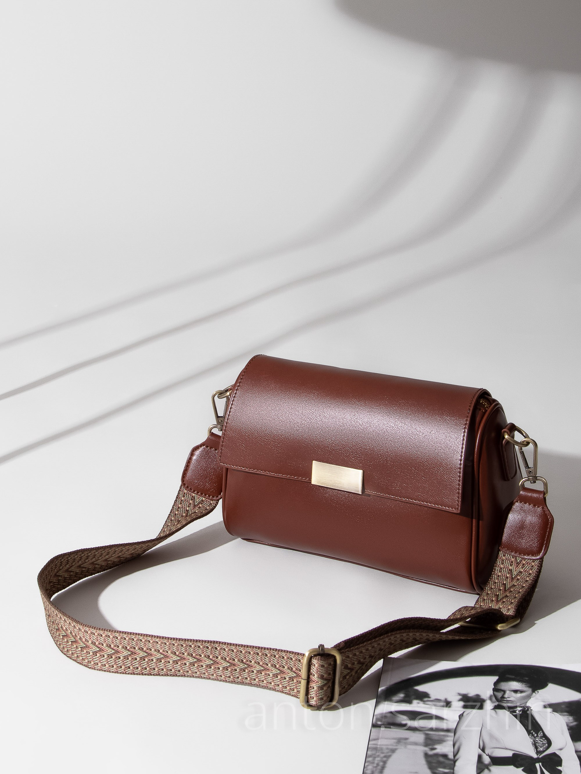 Интерьерное фото женской сумки