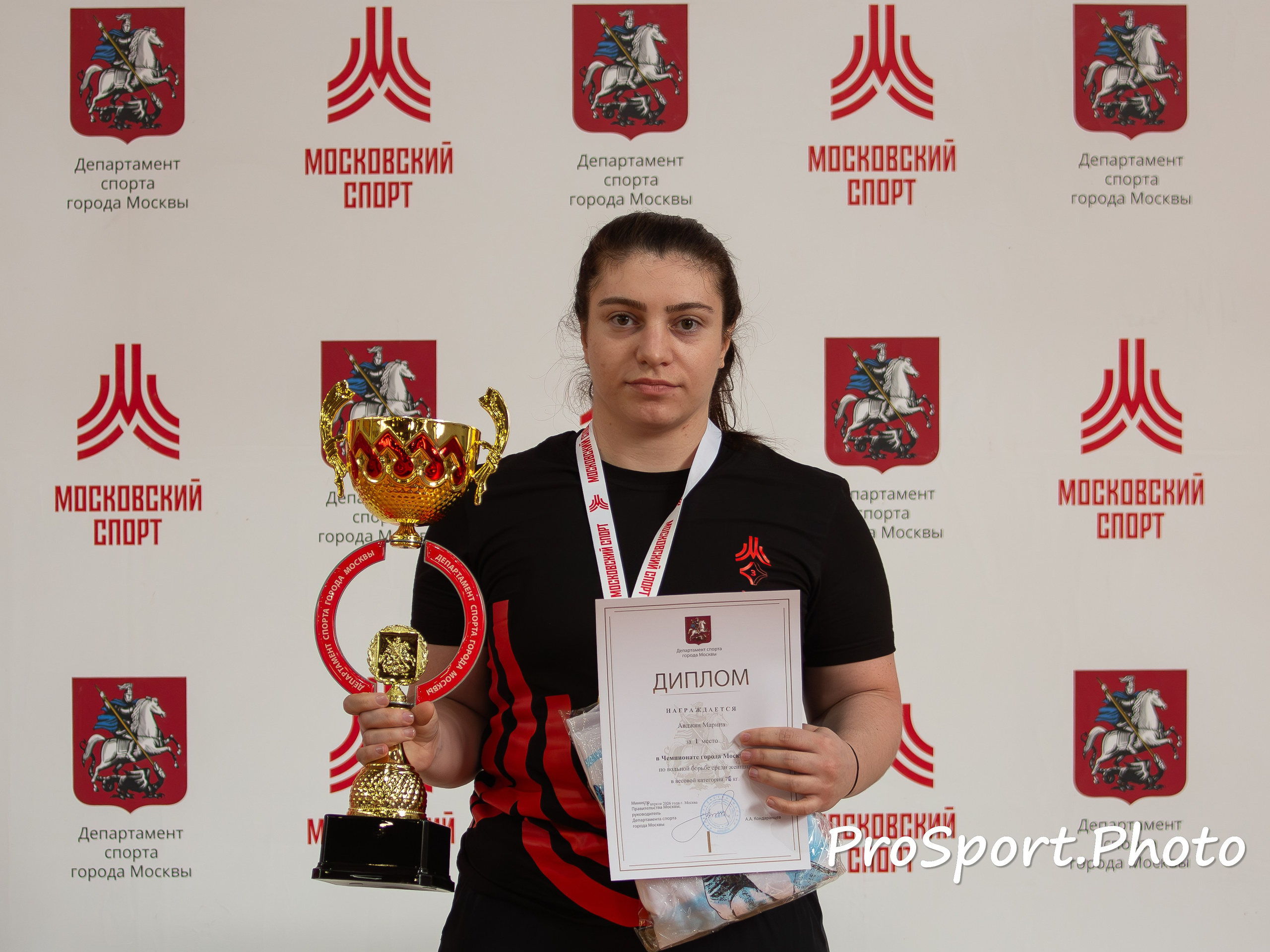 «Спорт через объектив: история в каждом снимке!»