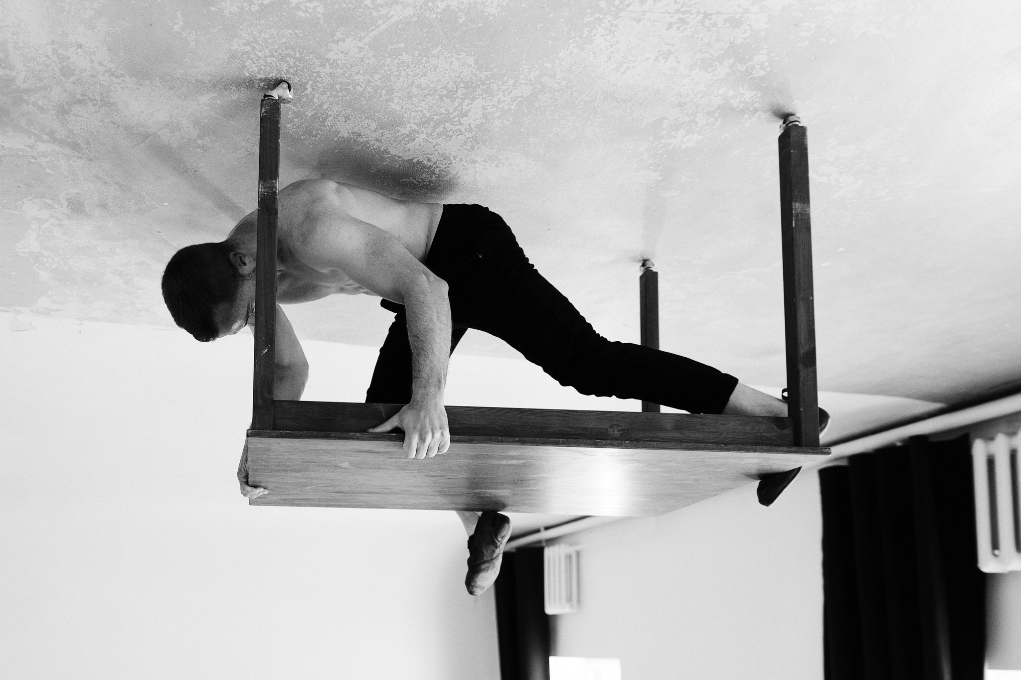 Атмосферный мужской портрет: боулдеринг и спорт как искусство.