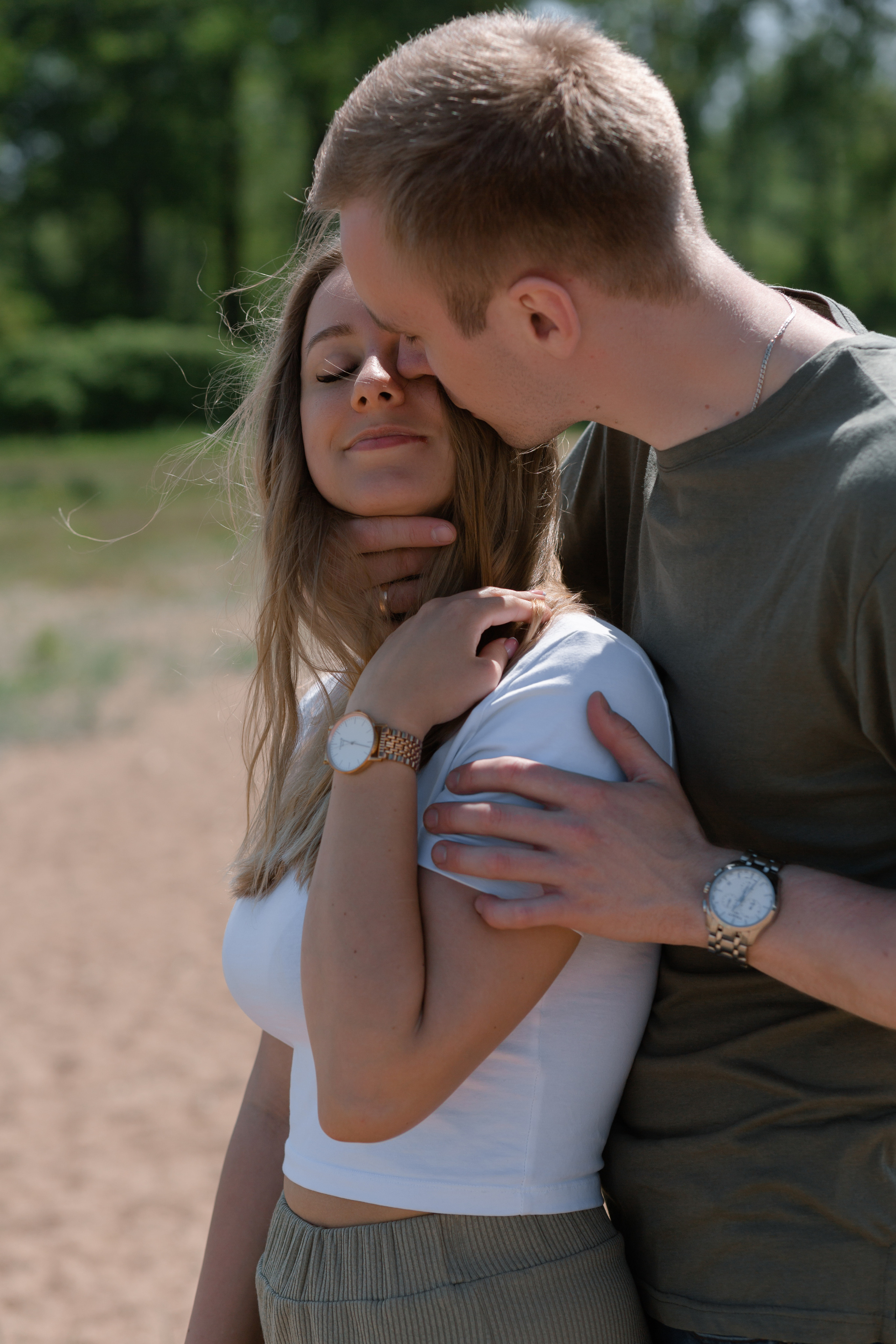 Елена и Павел и их жаркое начало лета. Свадебный фотограф в Санкт — Петербурге и Ленинградской о