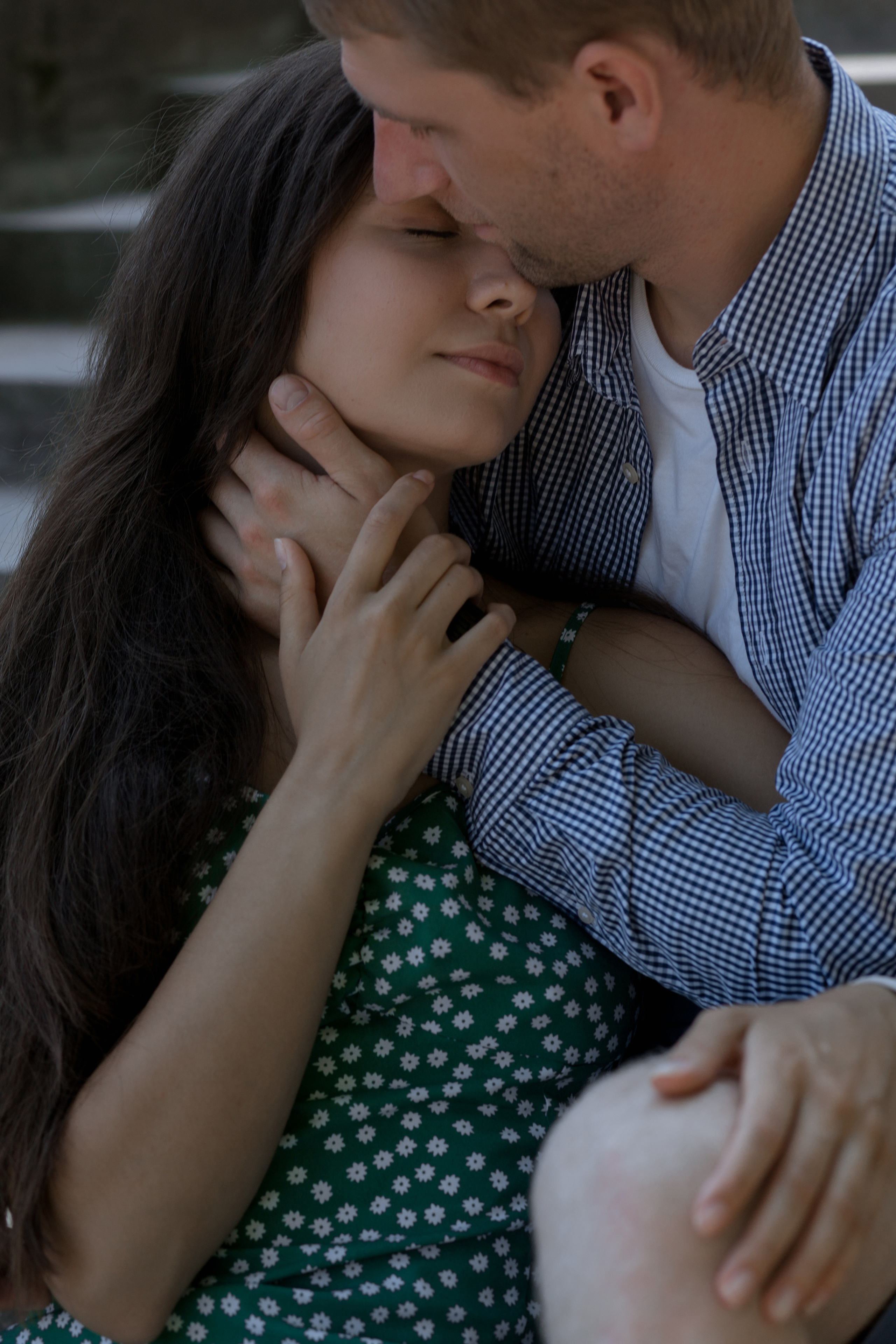 Кинолента поцелуев. Александр и Александра. Свадебный фотограф в Санкт — Петербурге и Ленинградской о