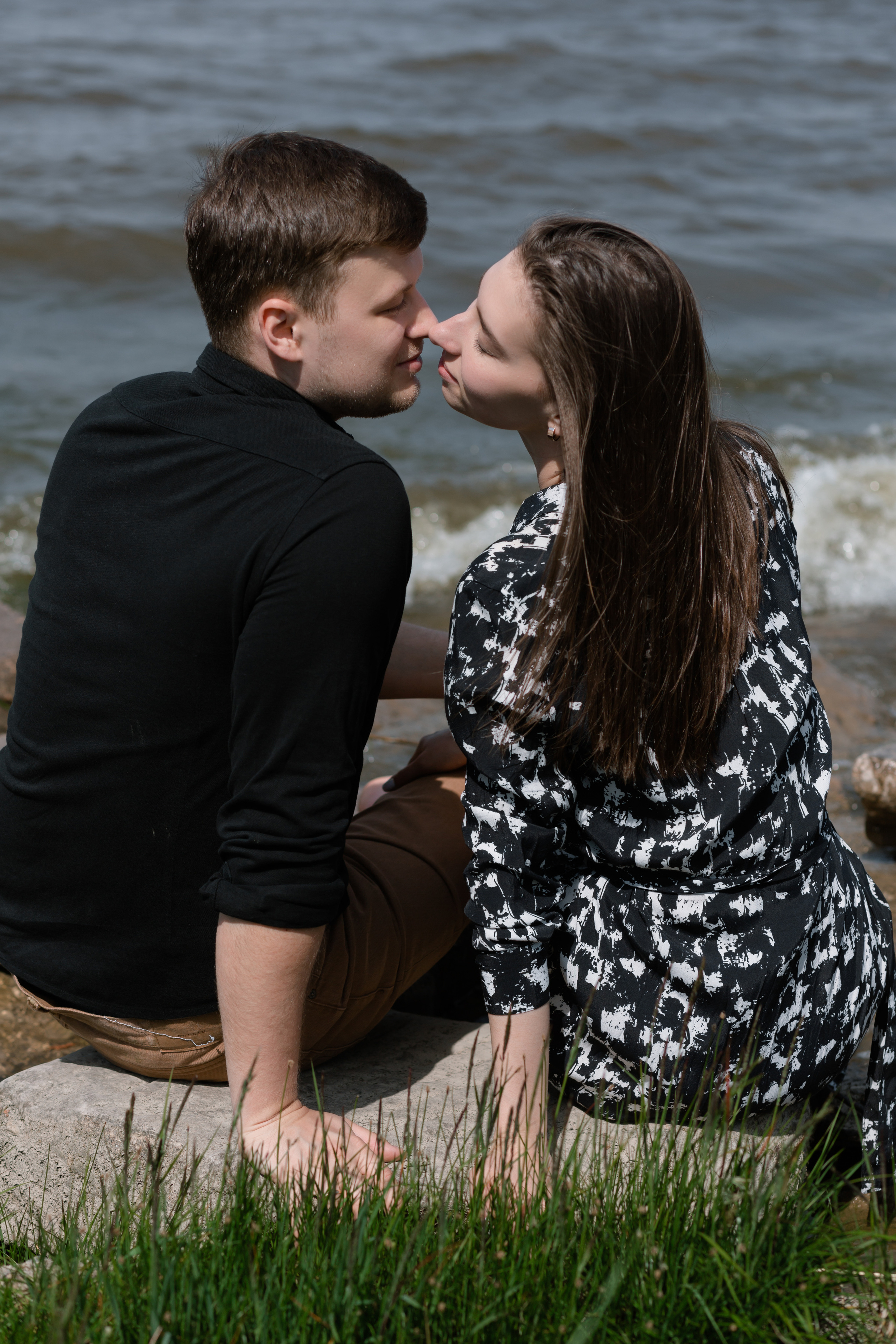 Целовательная фотосессия Полины и Тимофея. Свадебный фотограф в Санкт — Петербурге и Ленинградской о