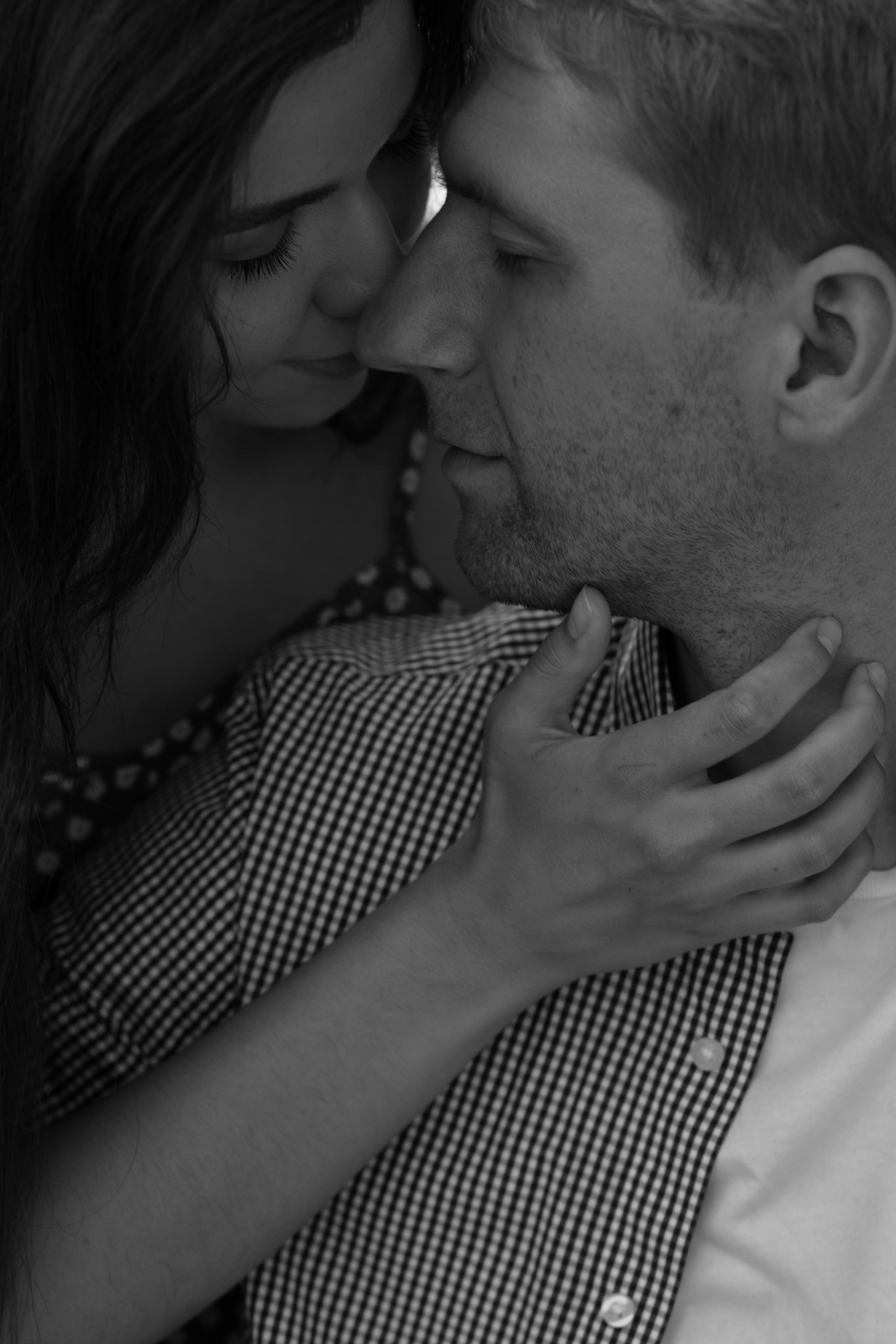 Кинолента поцелуев. Александр и Александра. Свадебный фотограф в Санкт — Петербурге и Ленинградской о