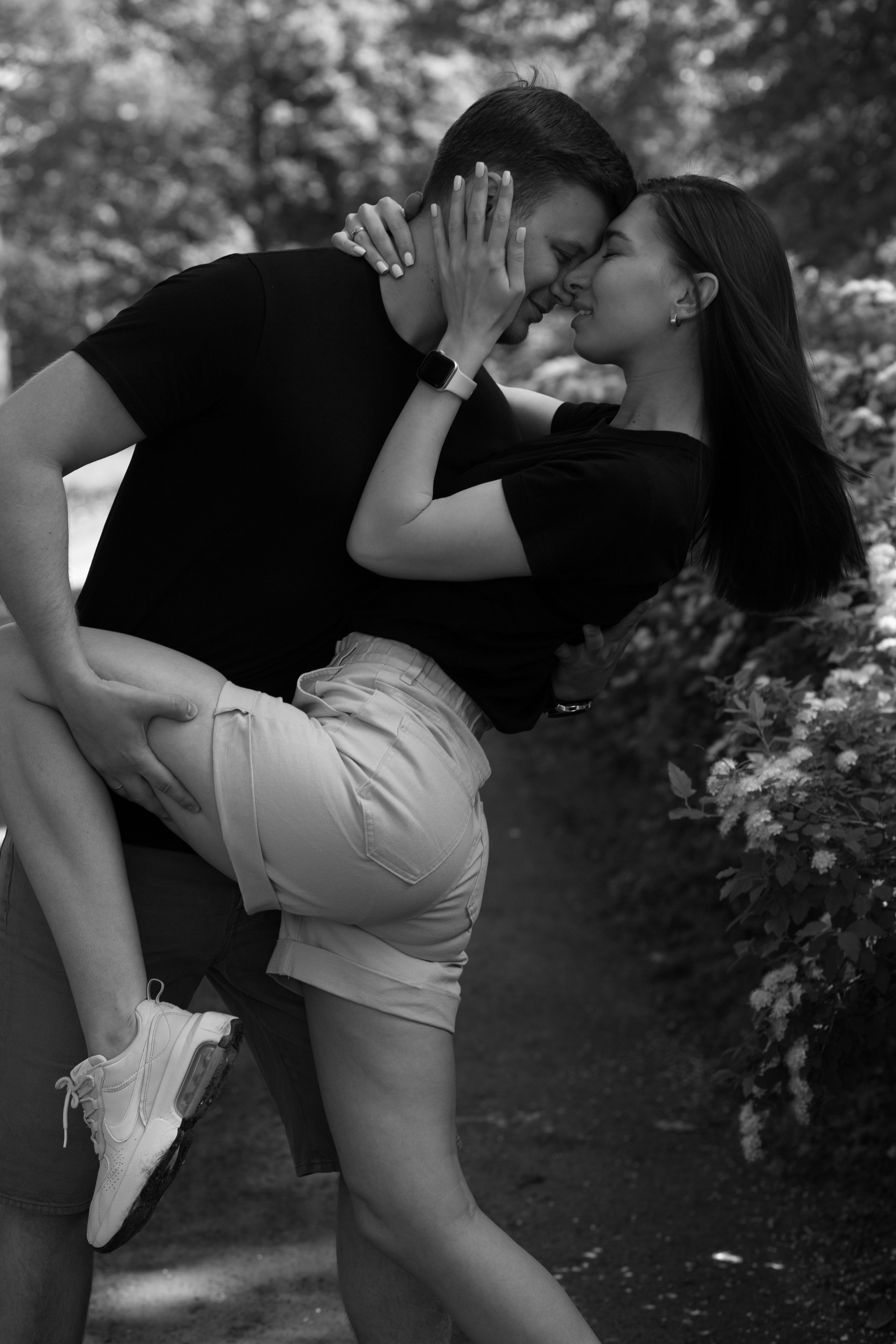 Целовательная фотосессия Полины и Тимофея. Свадебный фотограф в Санкт — Петербурге и Ленинградской о